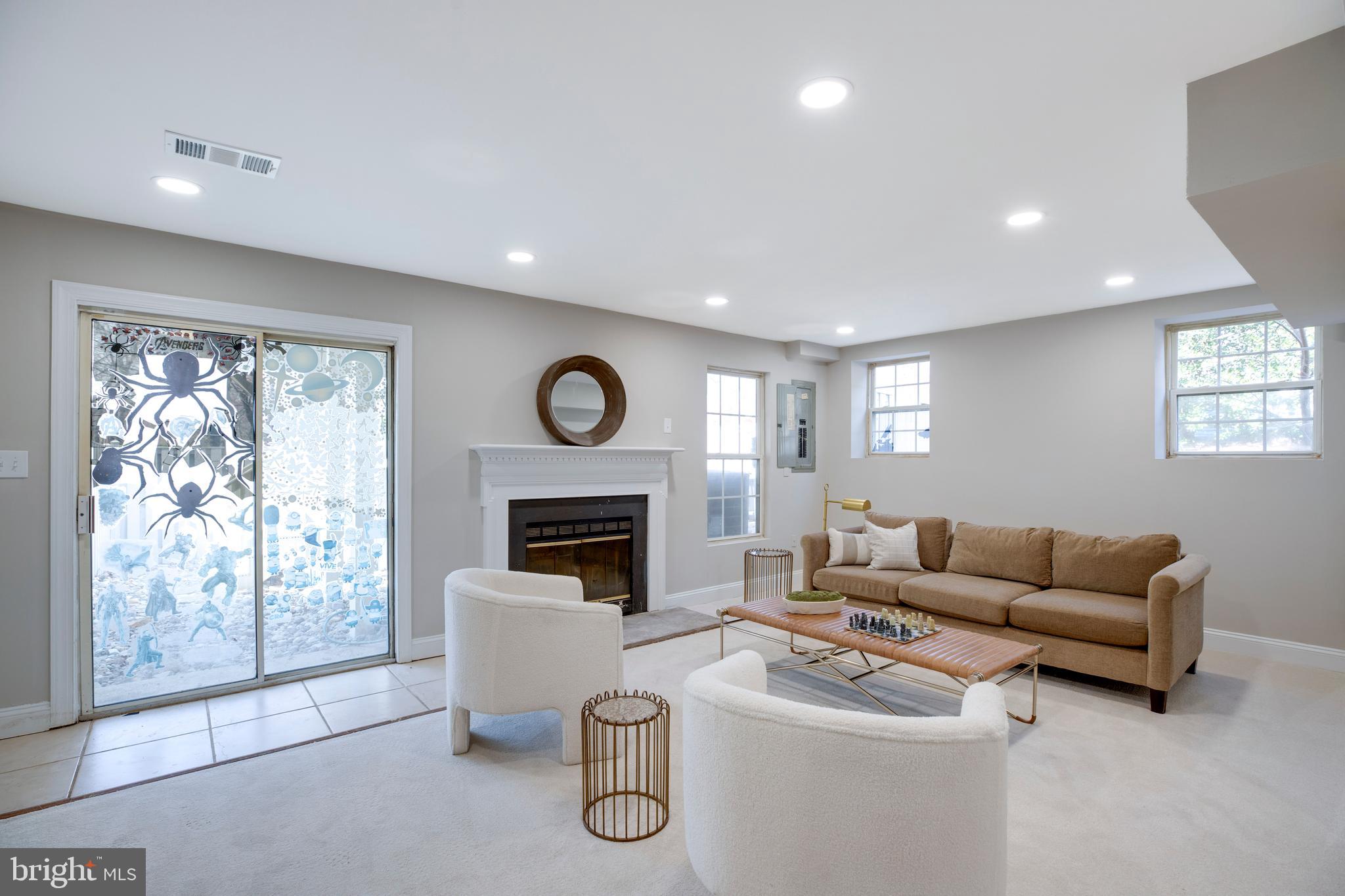 ROUND HILL - Residential