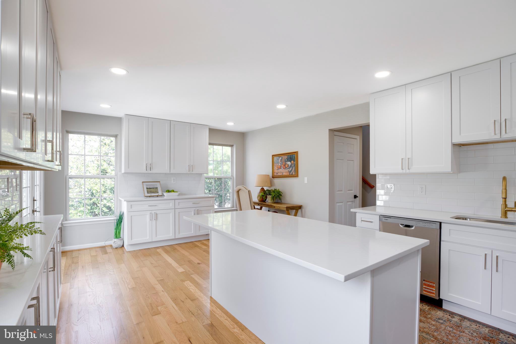 ROUND HILL - Residential