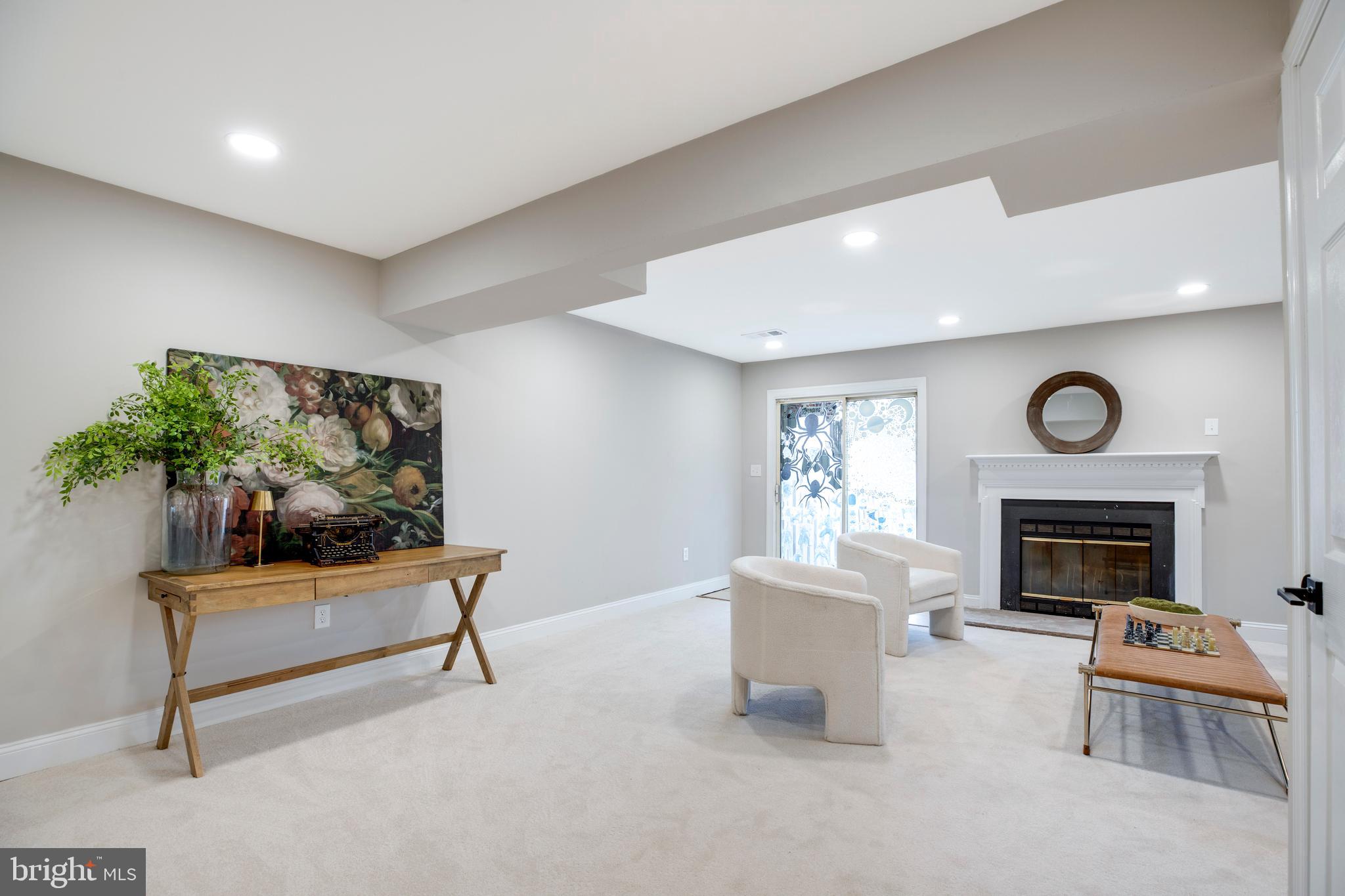 ROUND HILL - Residential