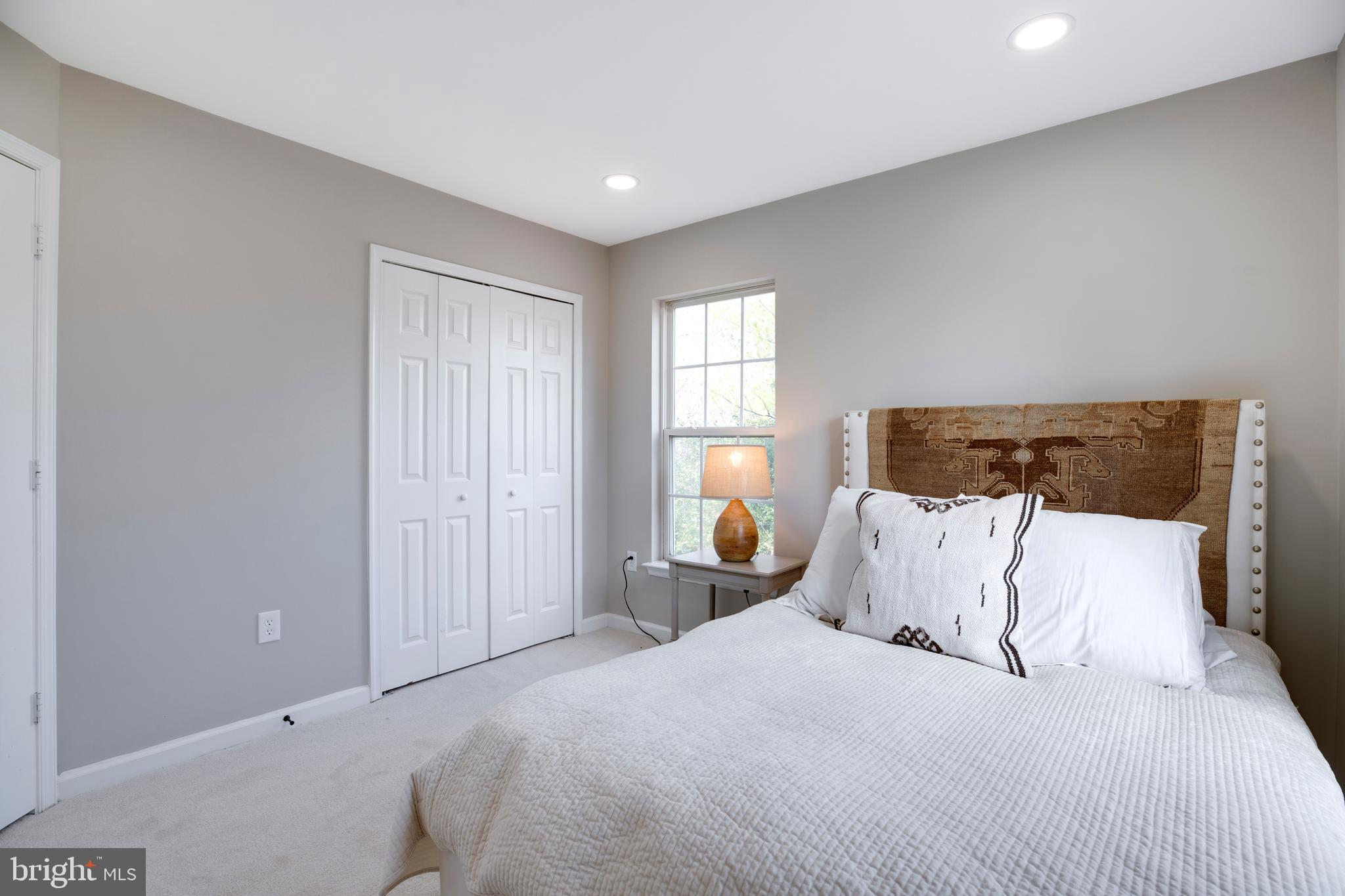 ROUND HILL - Residential