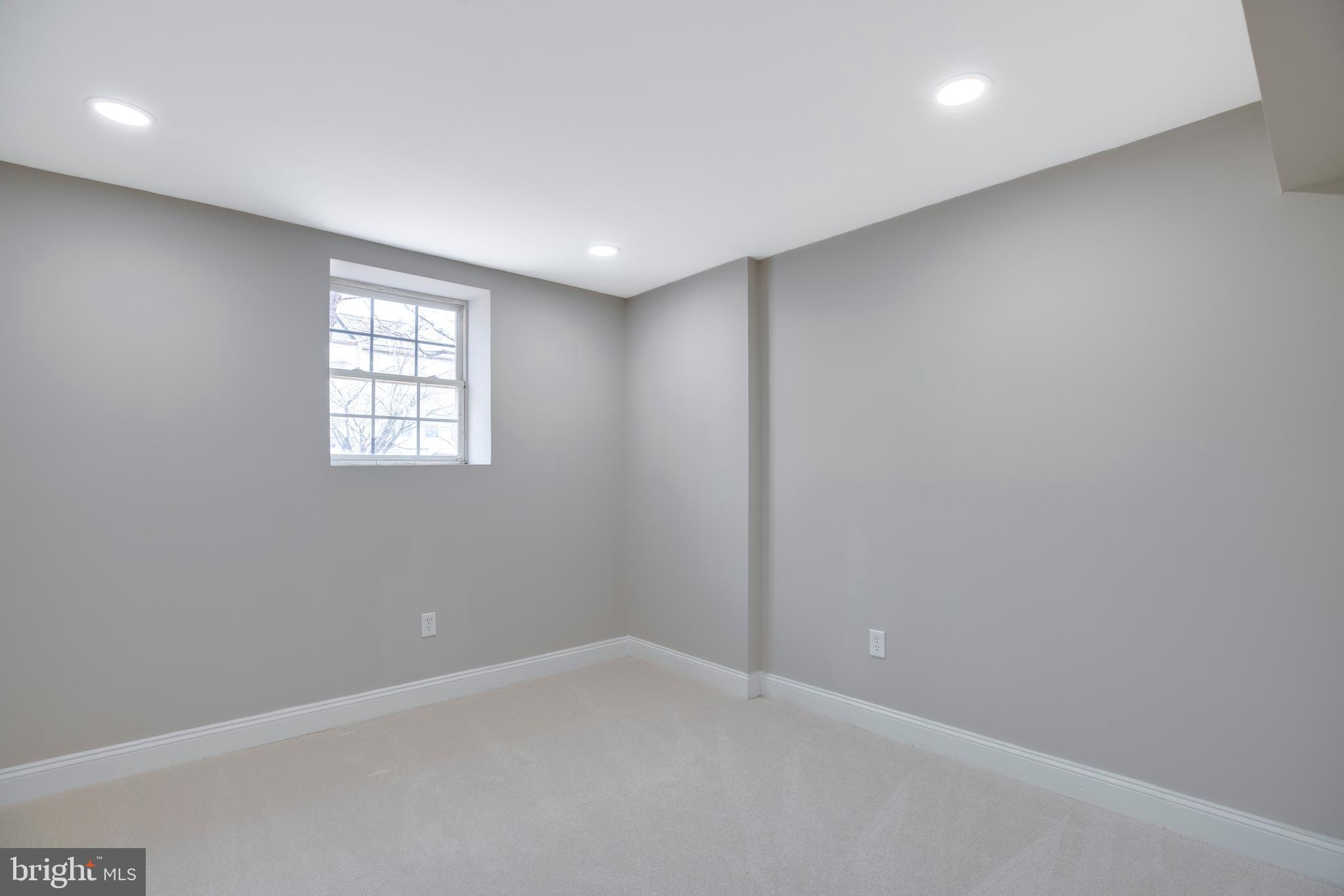 ROUND HILL - Residential