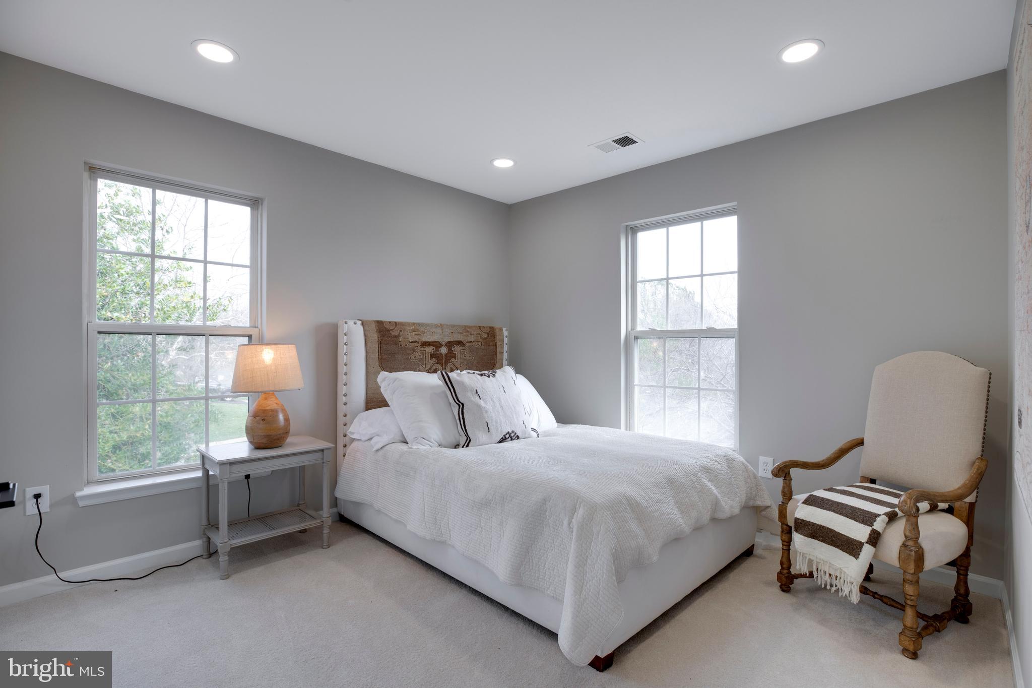 ROUND HILL - Residential