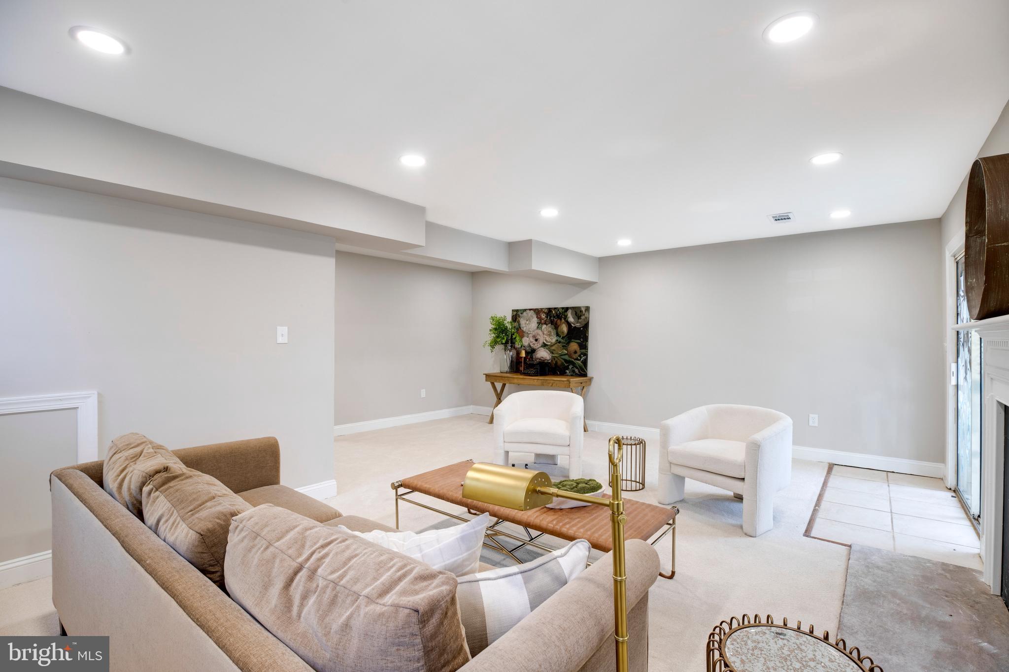 ROUND HILL - Residential