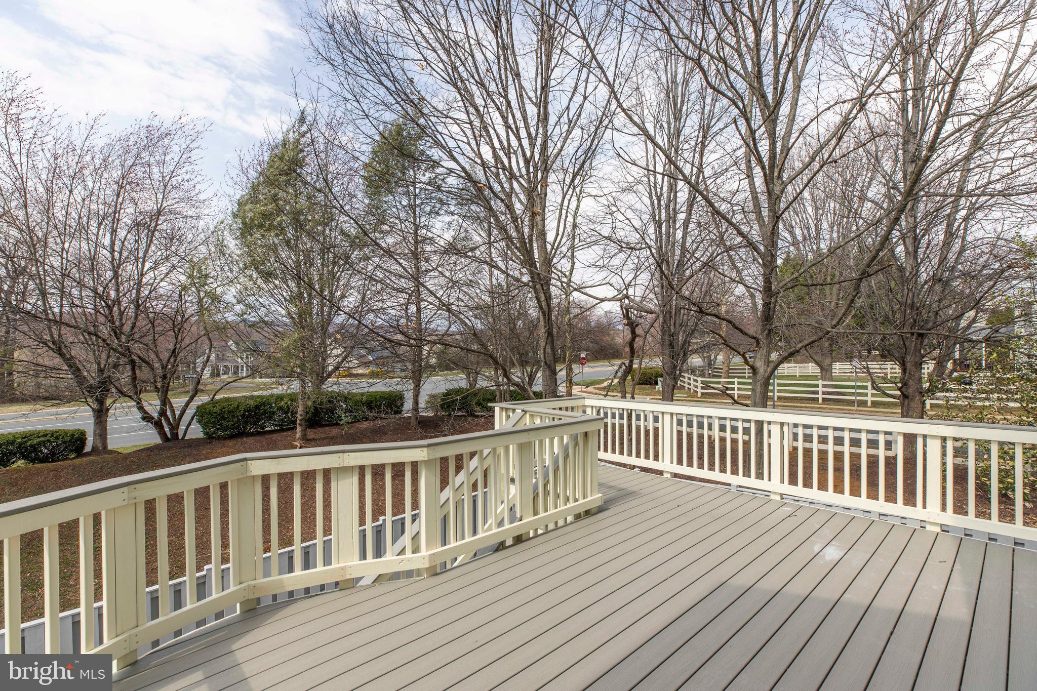 ROUND HILL - Residential