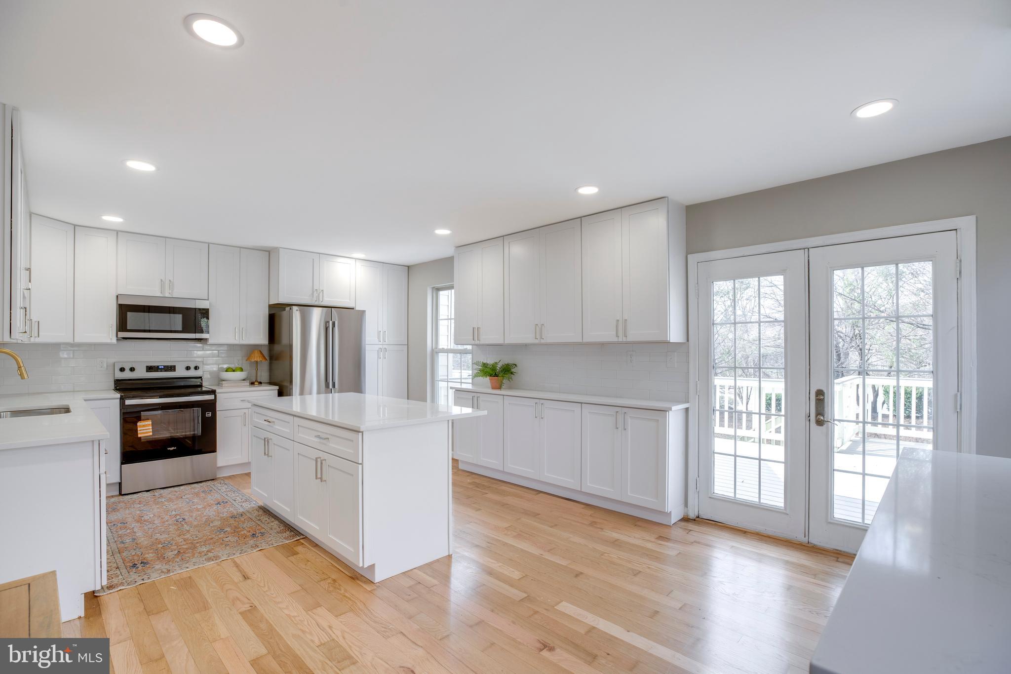 ROUND HILL - Residential