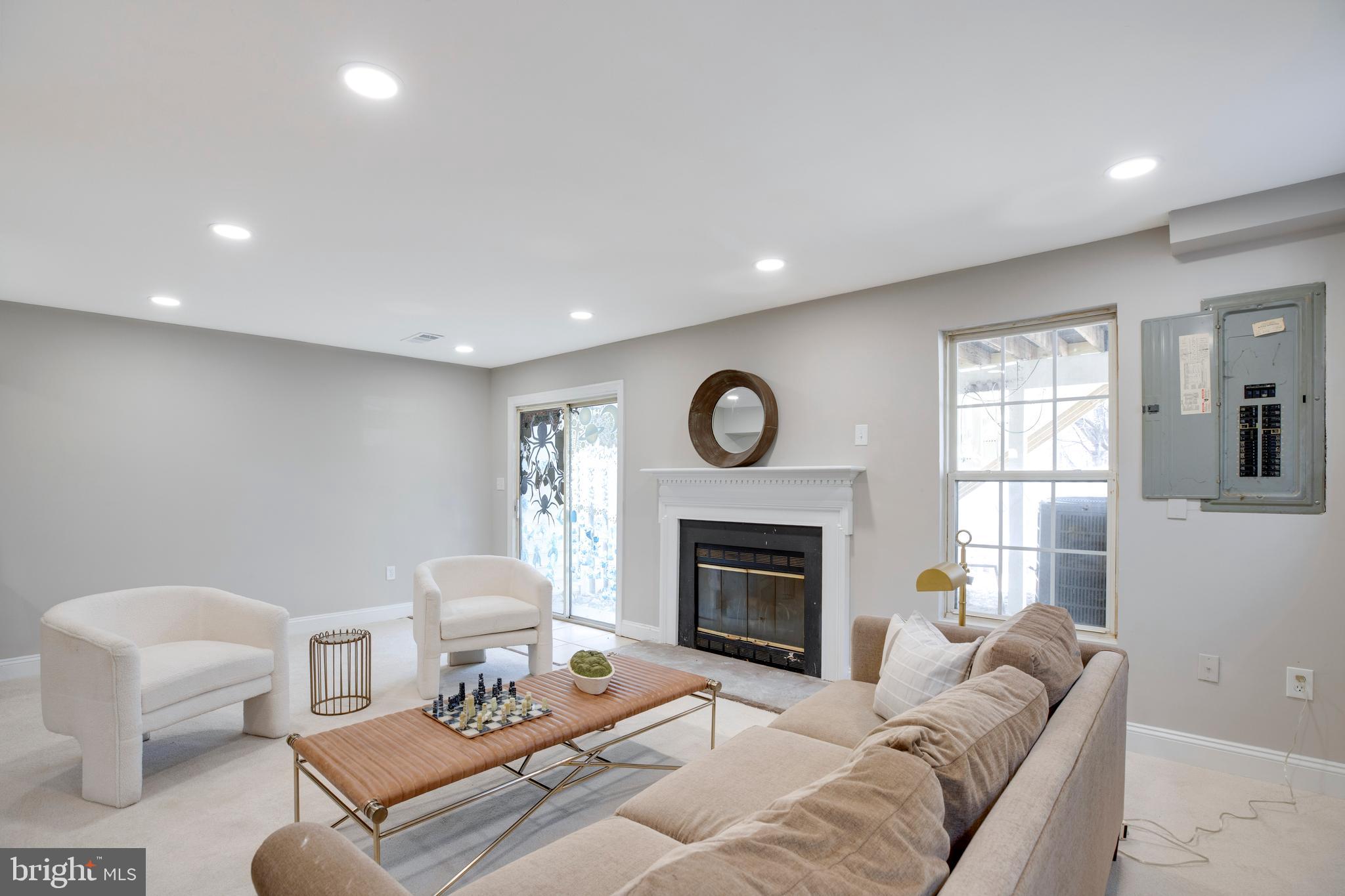 ROUND HILL - Residential