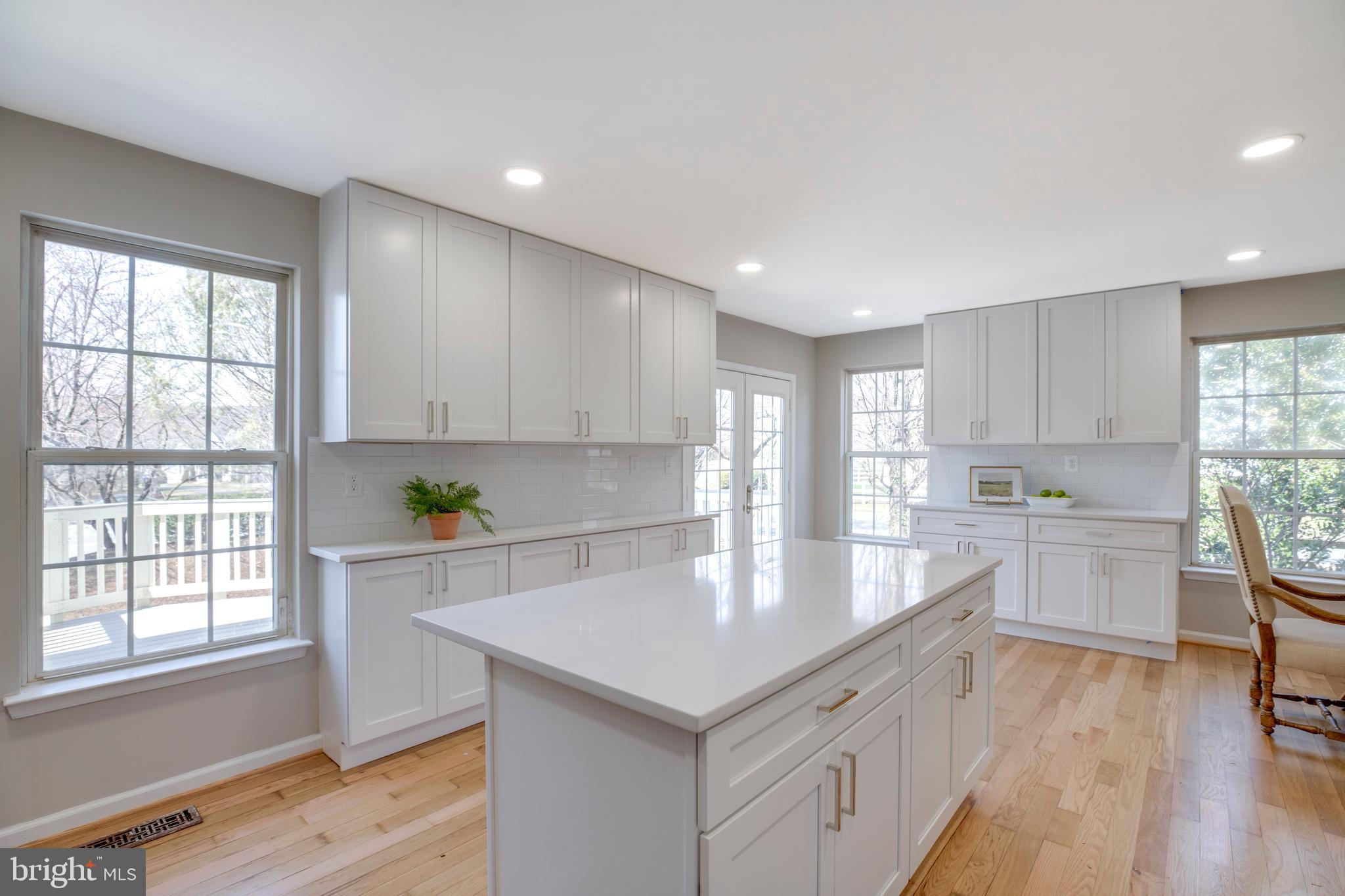 ROUND HILL - Residential