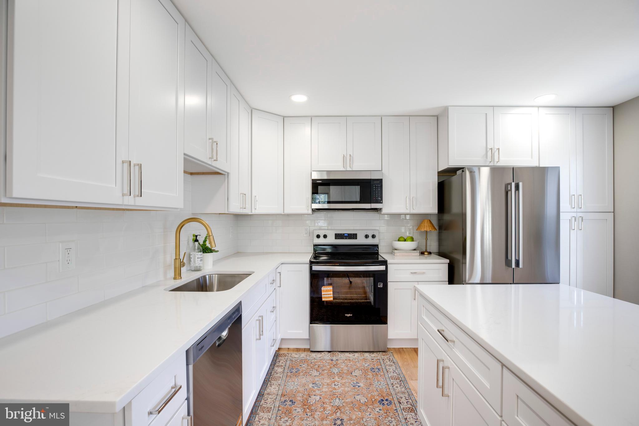 ROUND HILL - Residential