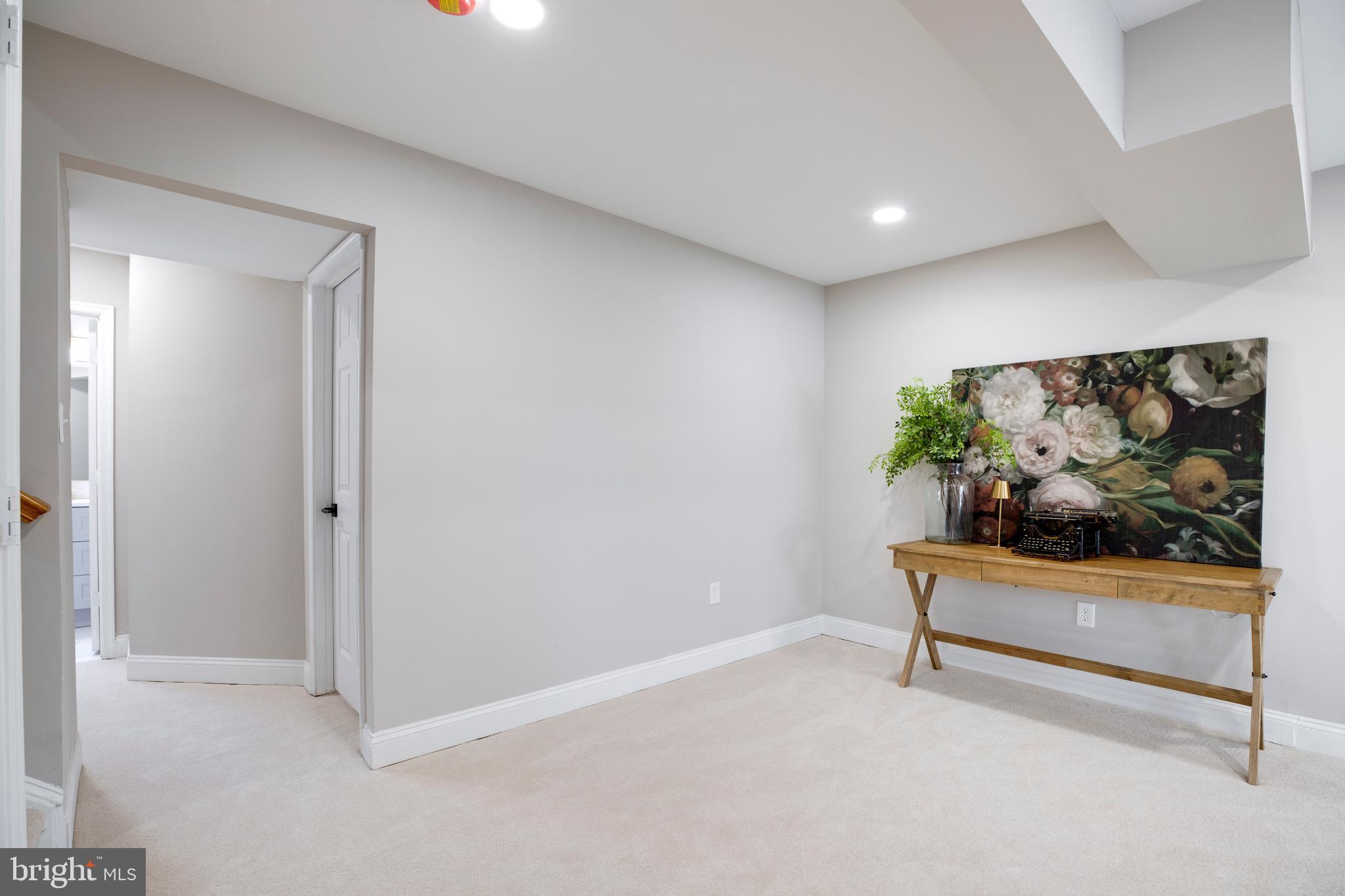 ROUND HILL - Residential