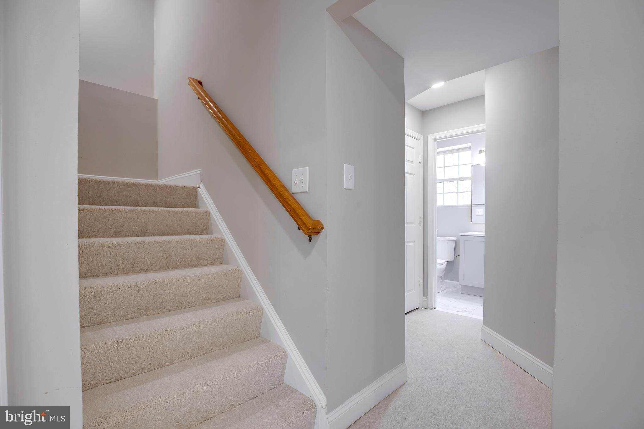 ROUND HILL - Residential