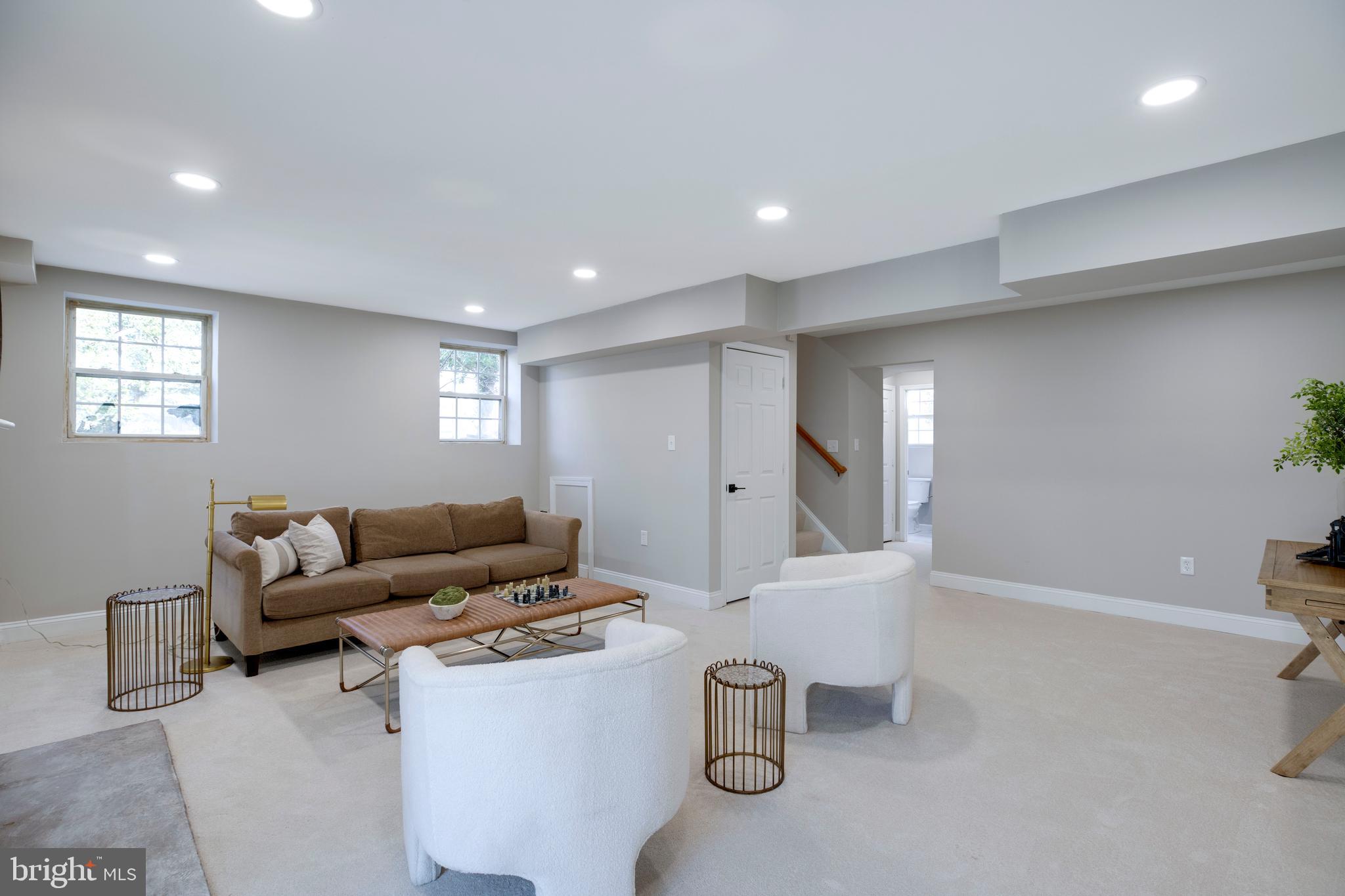 ROUND HILL - Residential