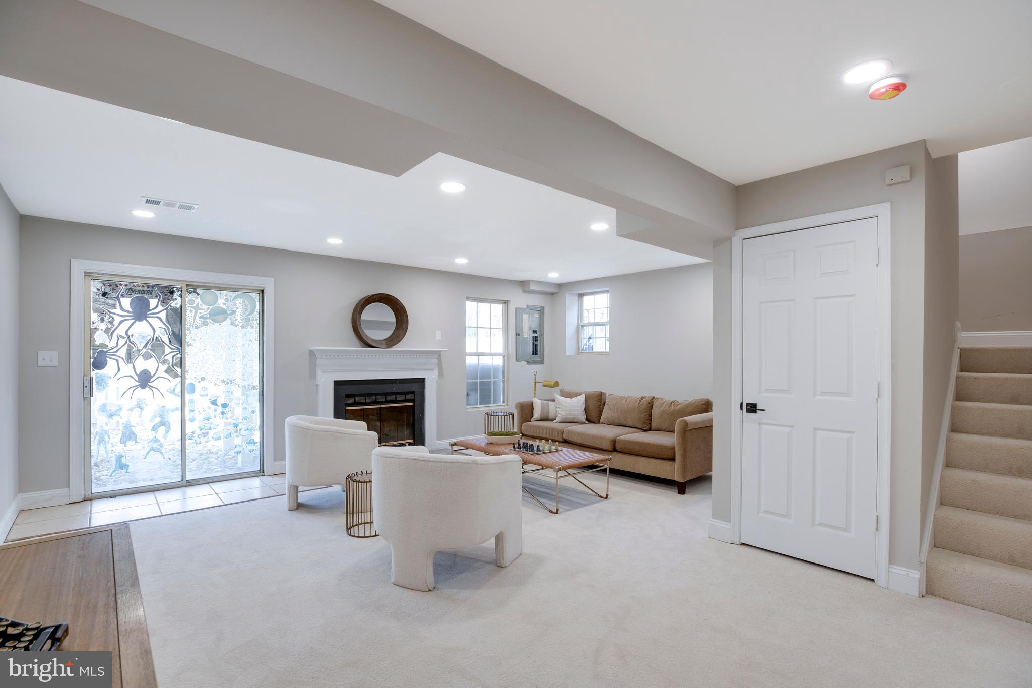 ROUND HILL - Residential