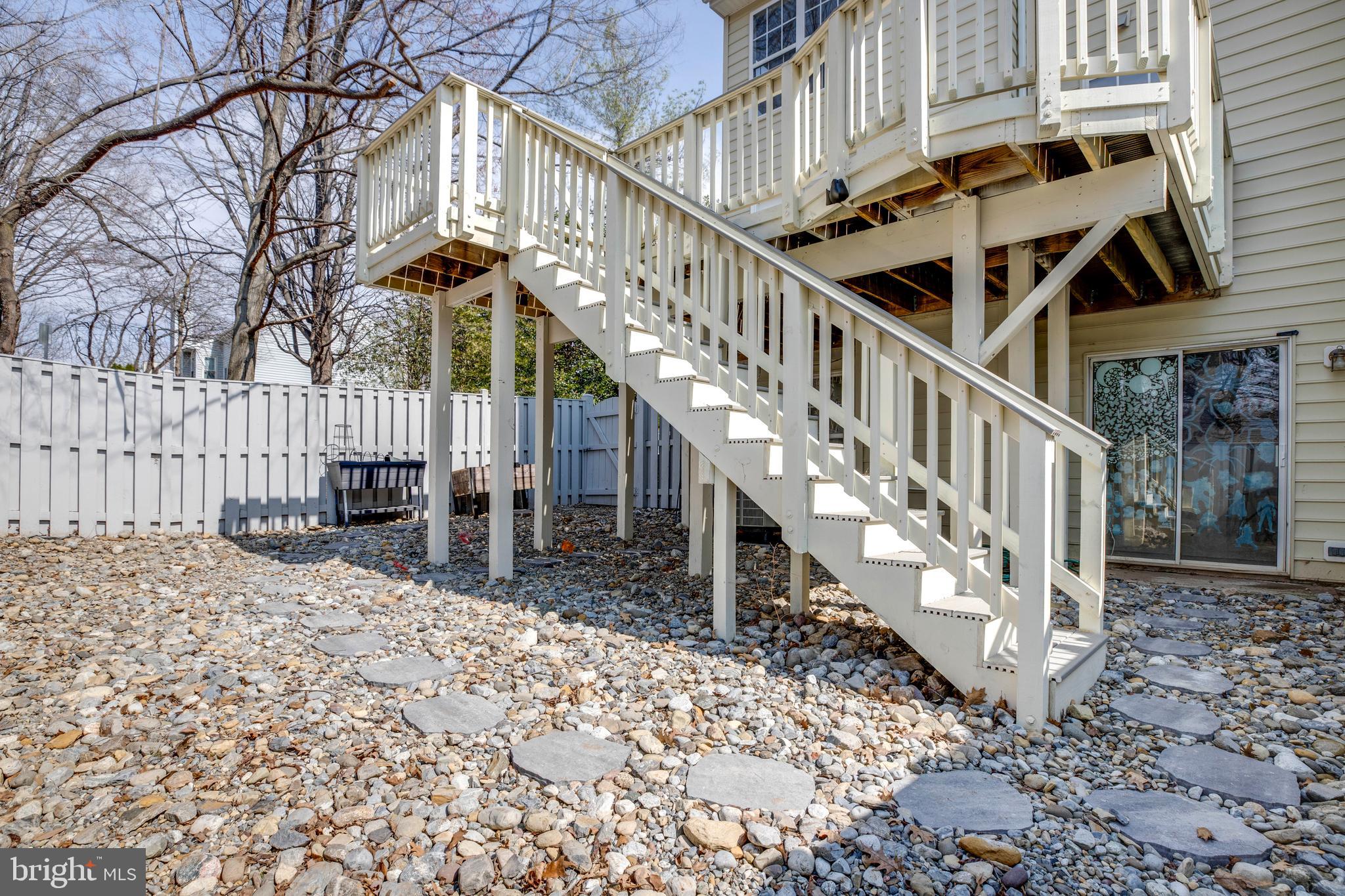 ROUND HILL - Residential