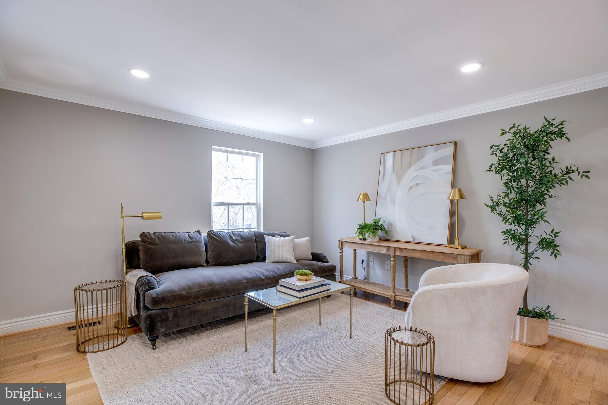 ROUND HILL - Residential