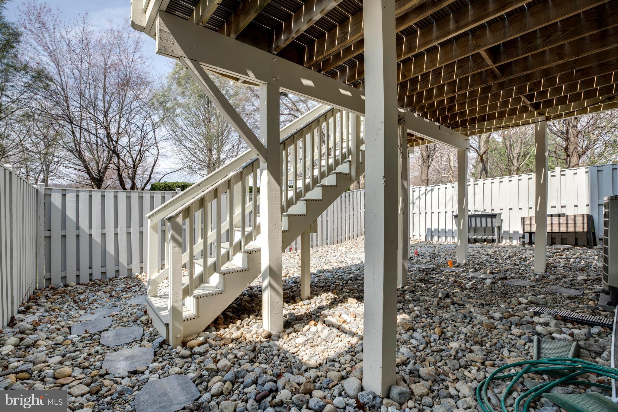 ROUND HILL - Residential