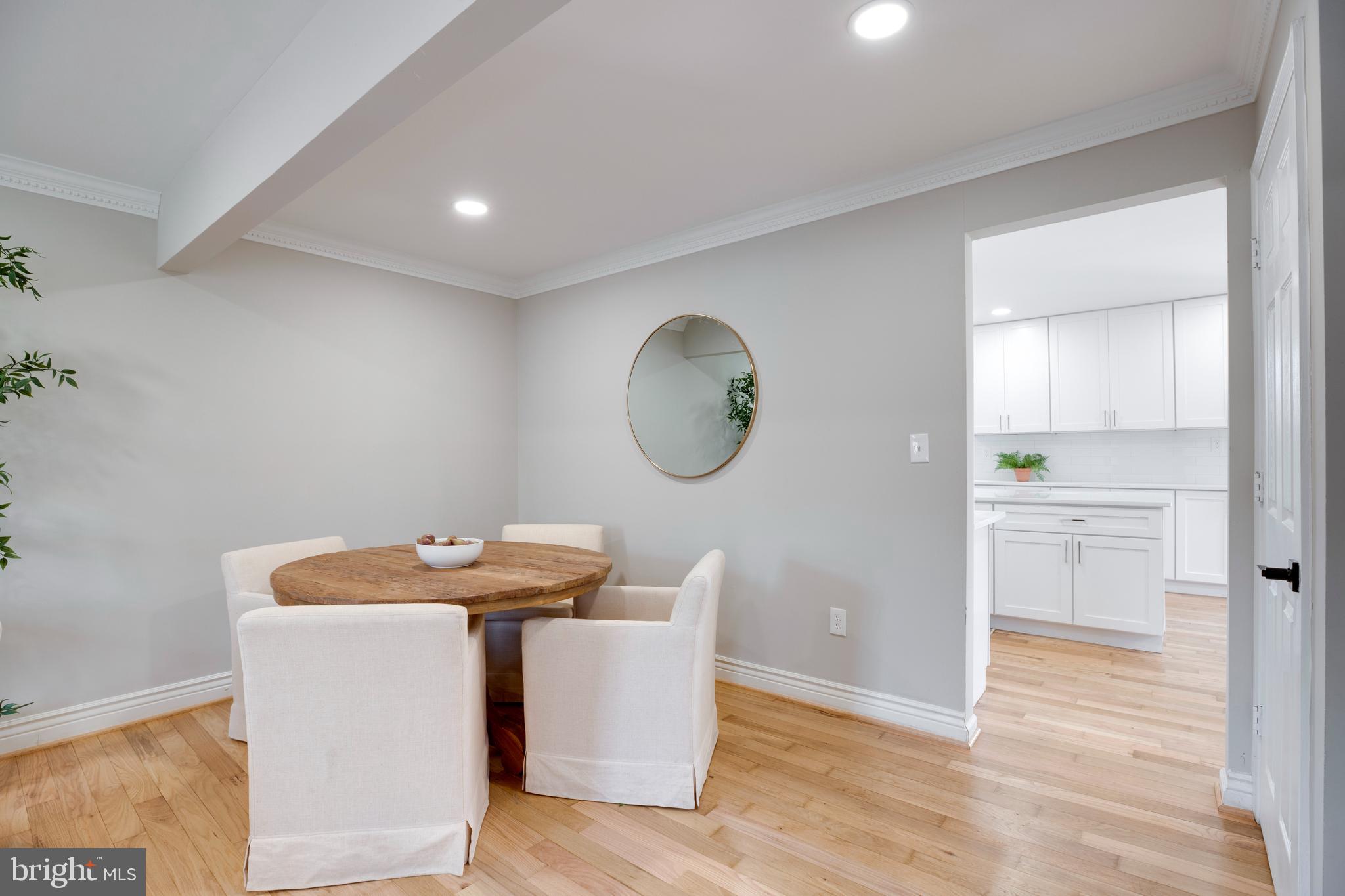 ROUND HILL - Residential