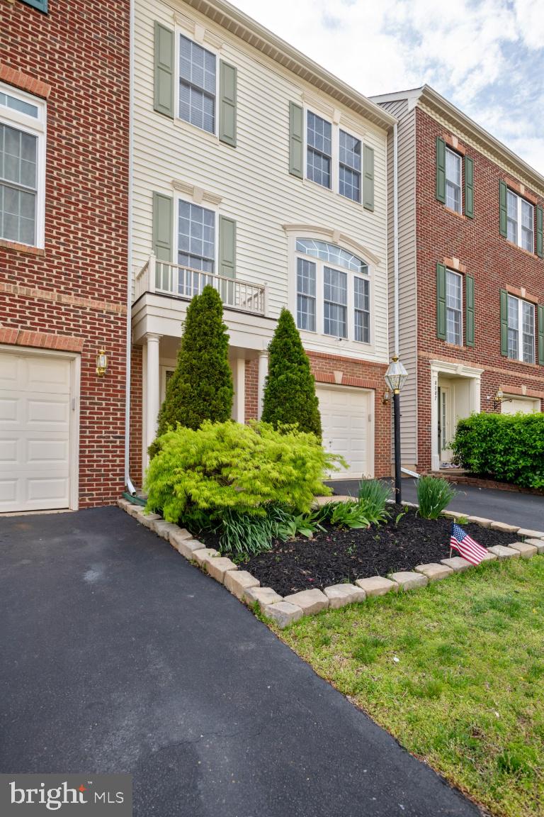 VIRGINIA OAKS - Residential