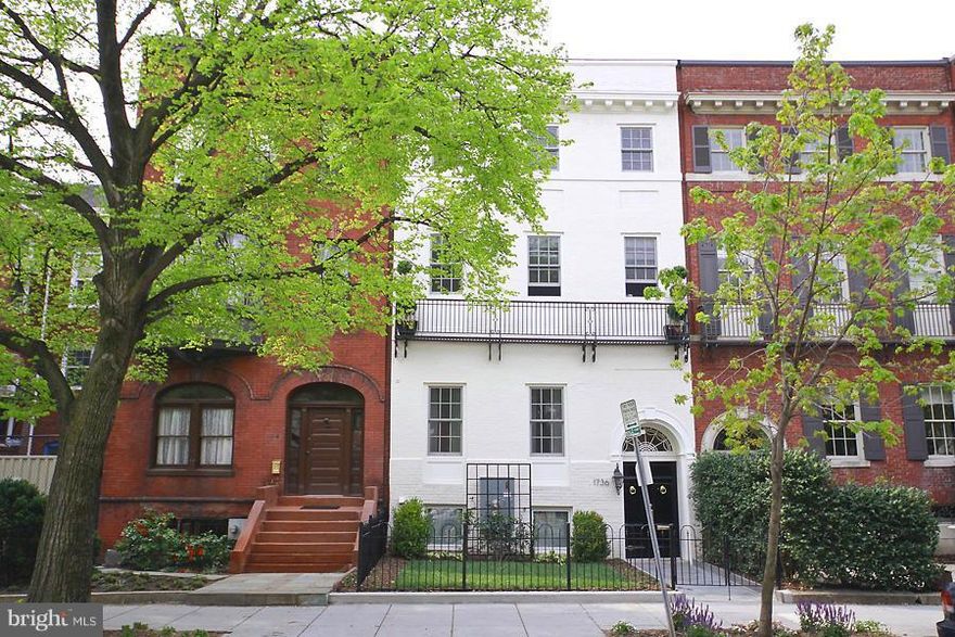 If you wish to list your home or view properties in our Private Placement program. Beautiful 6BR/4.5BA home situated in perfect location. Open floorplan has living room, kitchen, dining room and grand entrance on first floor. Property comes with 2 car pking & porch off. Income prop.