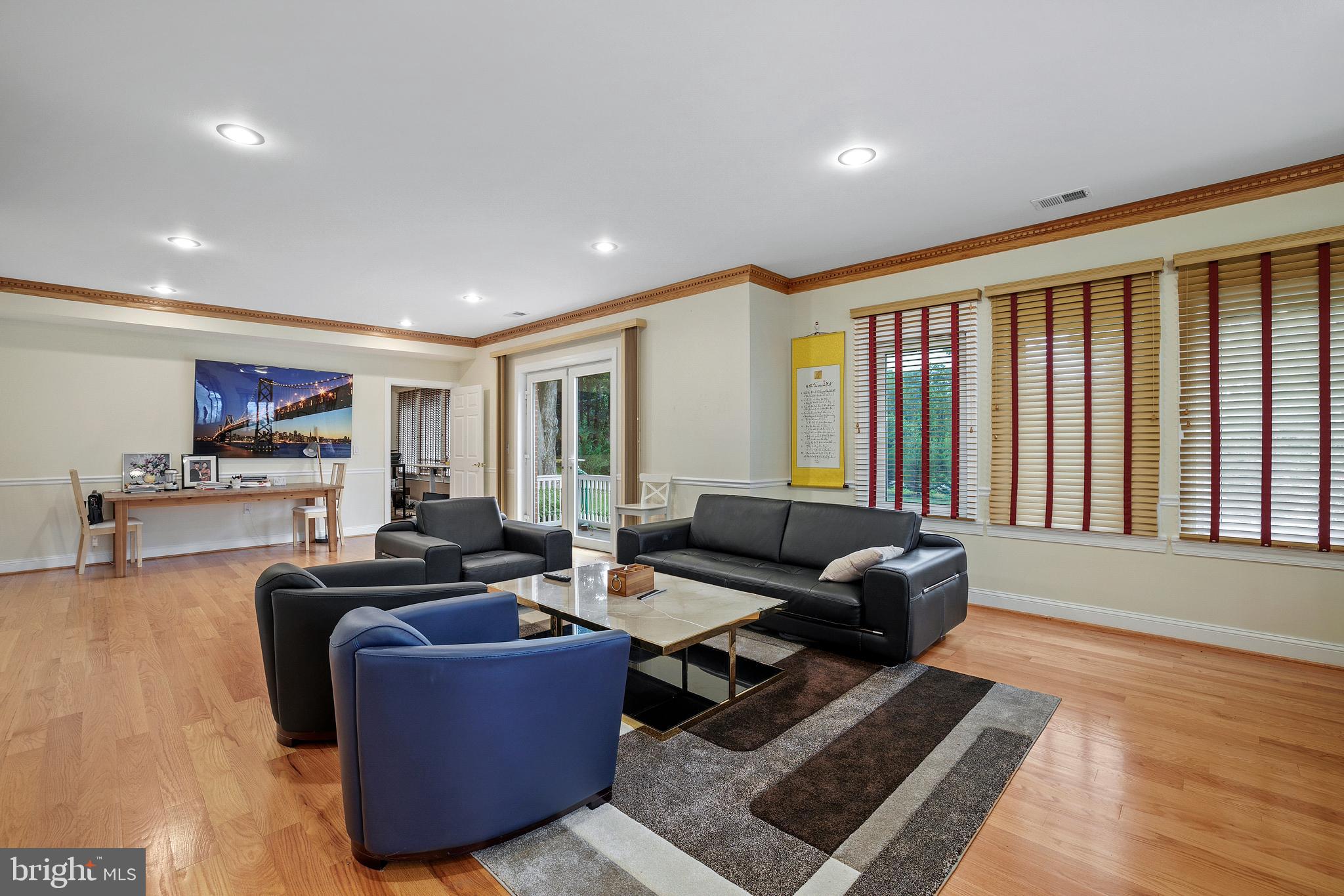 ANNANDALE ACRES - Residential