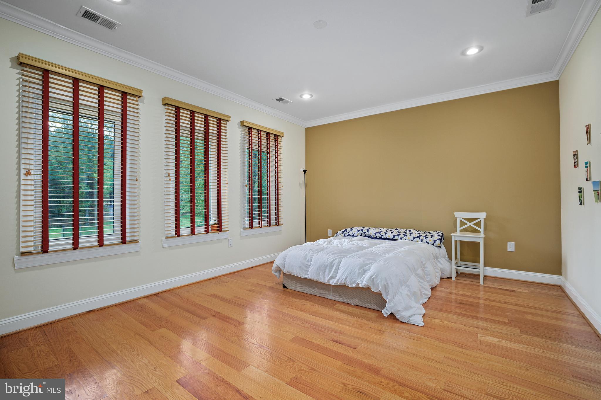 ANNANDALE ACRES - Residential