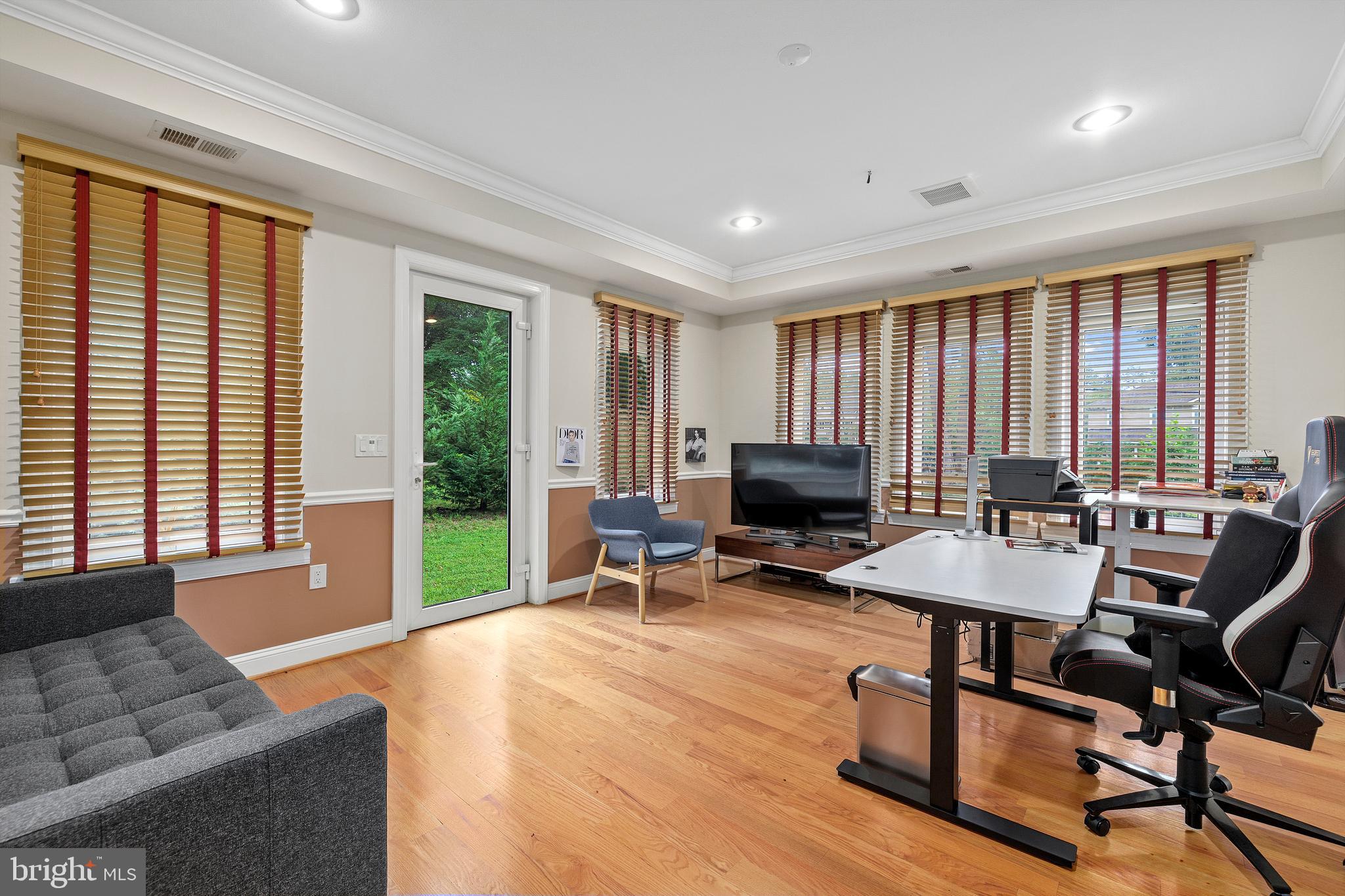 ANNANDALE ACRES - Residential