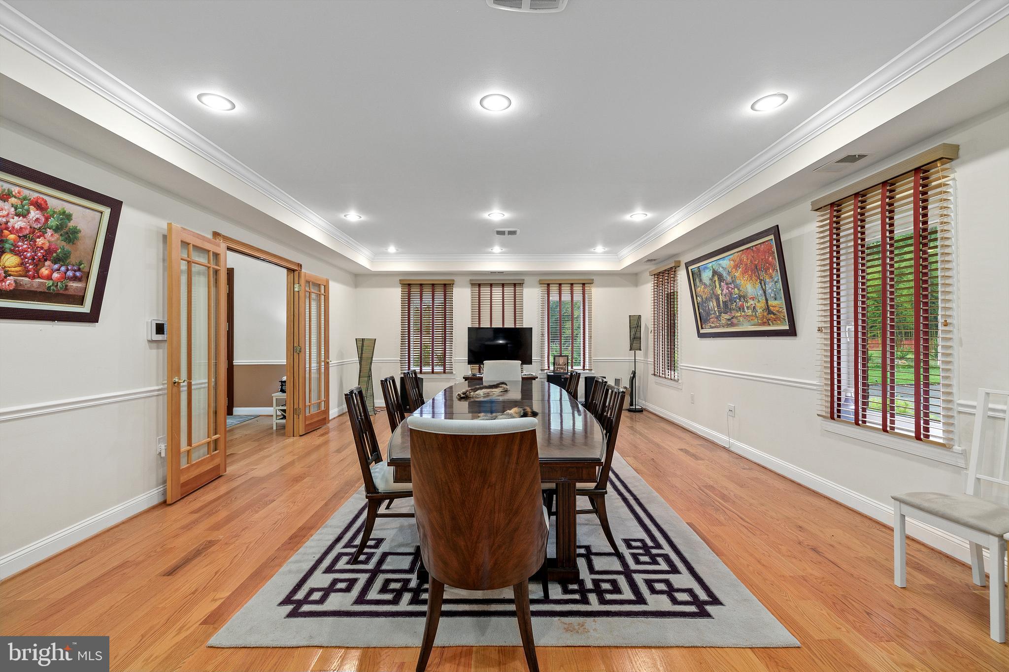 ANNANDALE ACRES - Residential