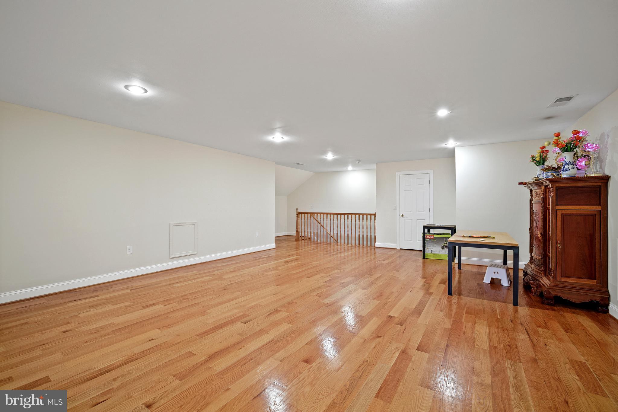 ANNANDALE ACRES - Residential