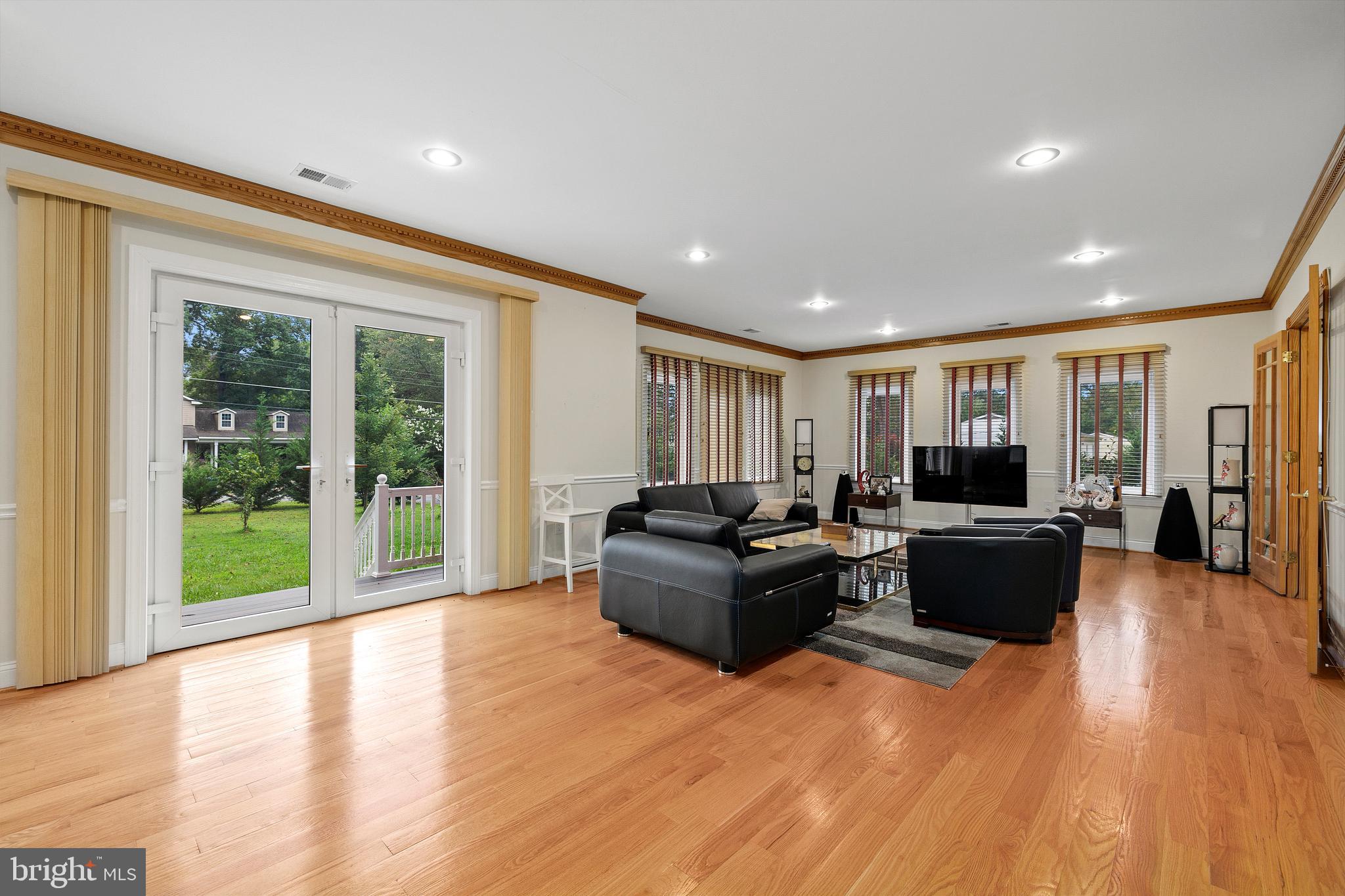 ANNANDALE ACRES - Residential