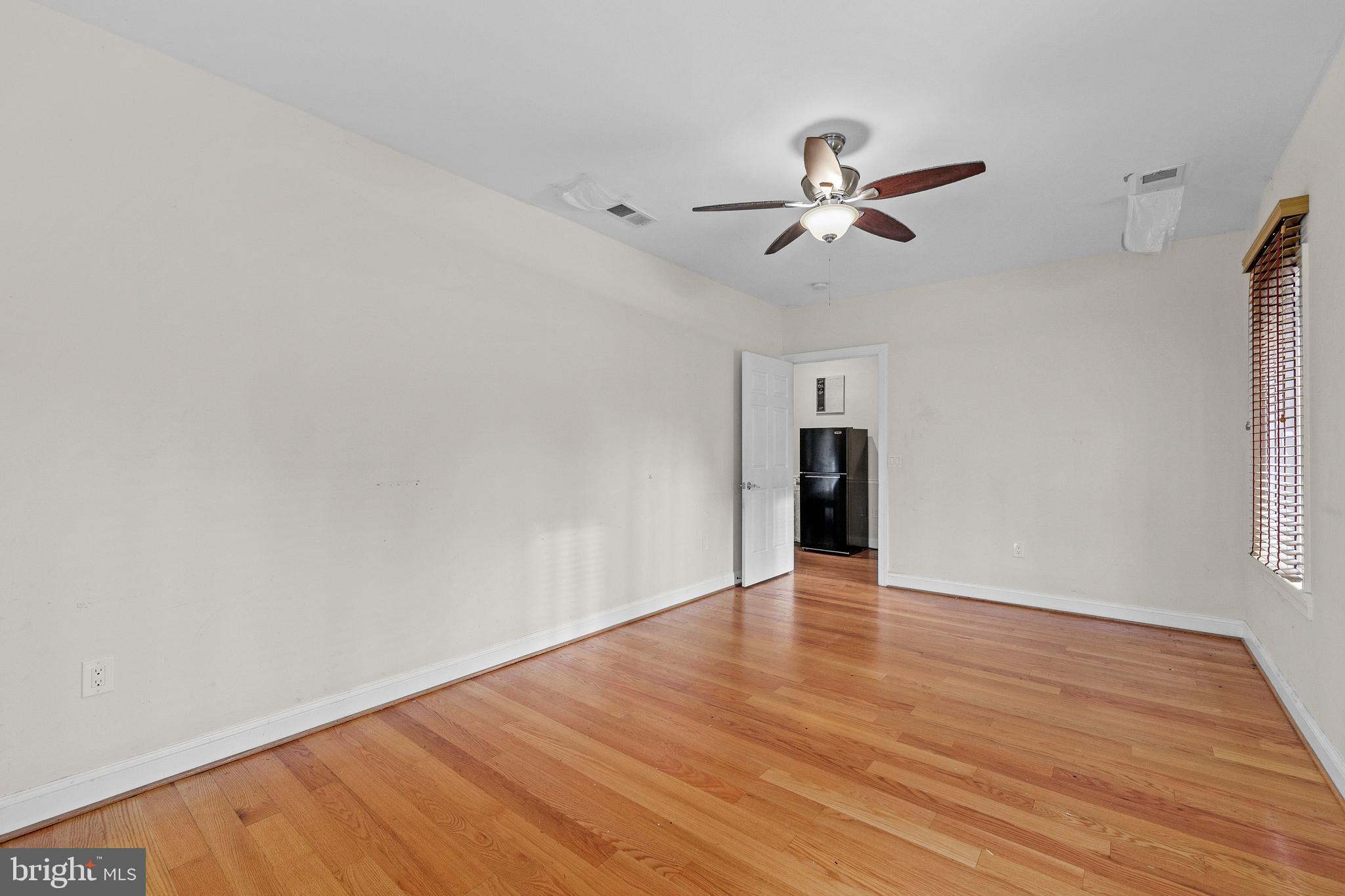 ANNANDALE ACRES - Residential