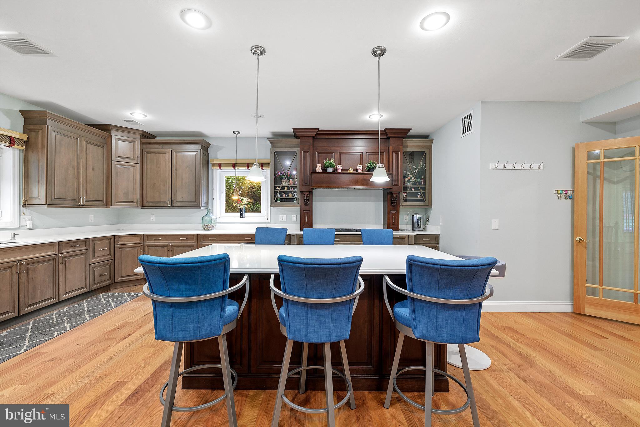 ANNANDALE ACRES - Residential