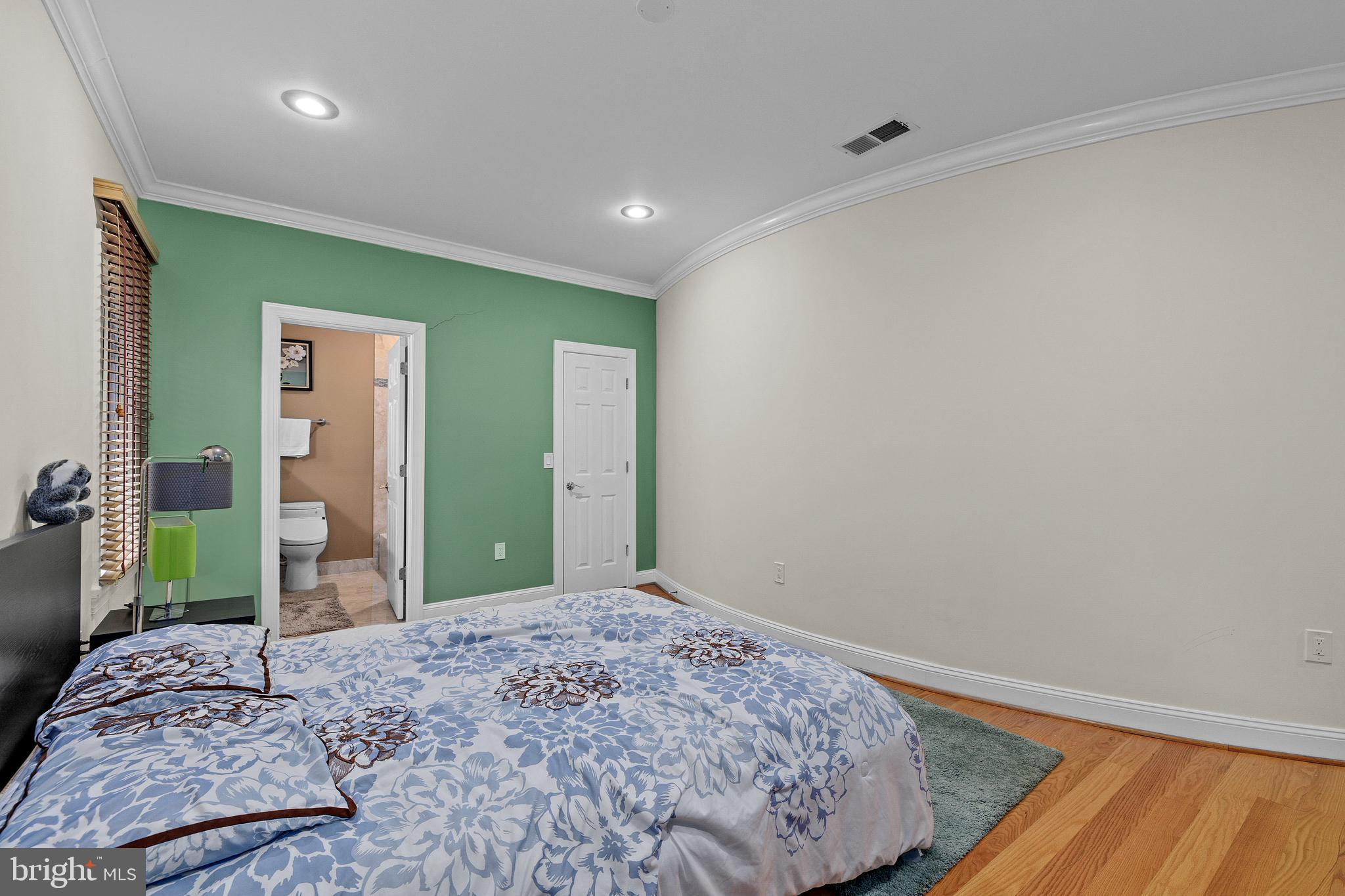 ANNANDALE ACRES - Residential