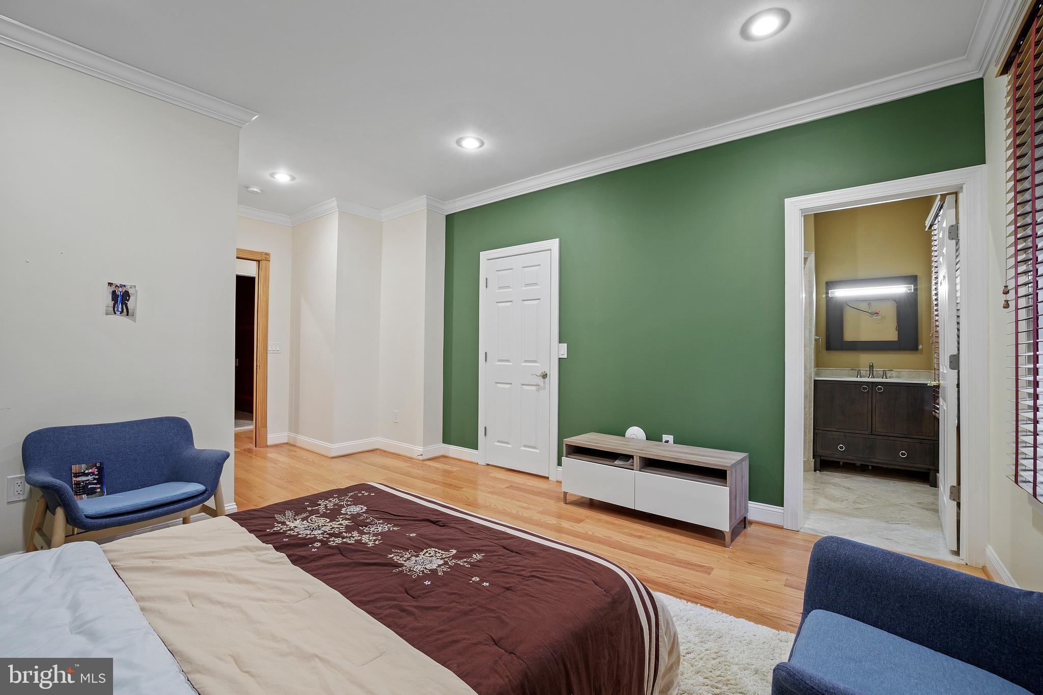 ANNANDALE ACRES - Residential