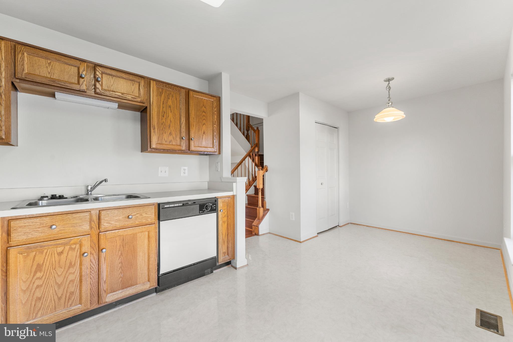 GLENEAGLES AT LEE'S HILL - Residential