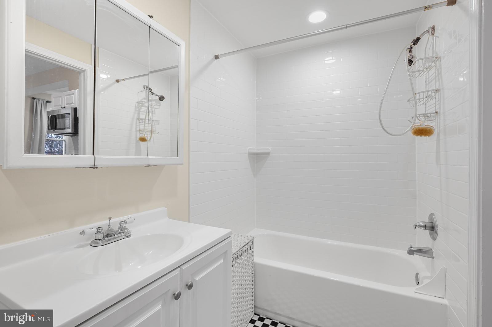 MANTUA - Residential Lease