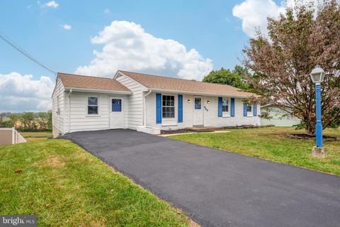 Photo of 940 Groff Avenue, ELIZABETHTOWN, PA 17022 (MLS # PALA2056672)