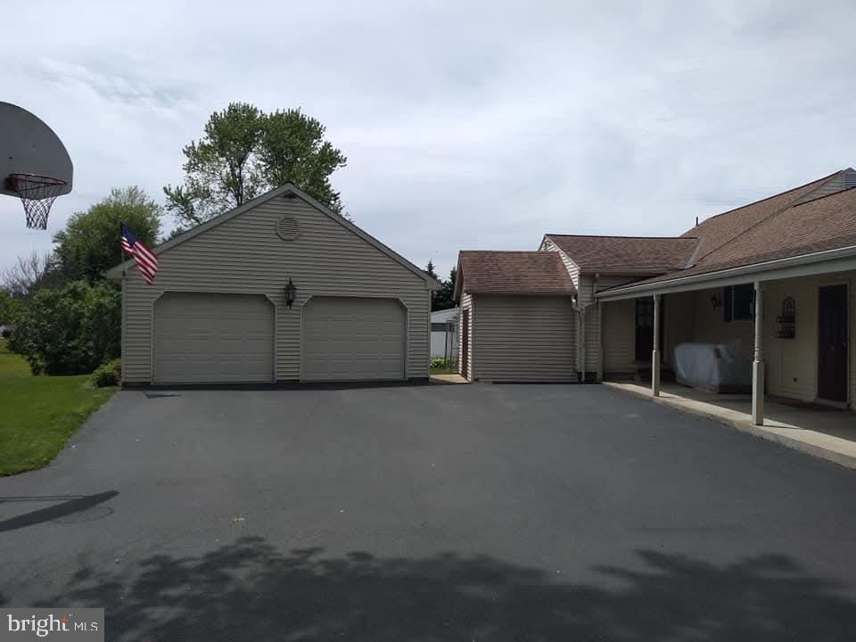 7666 LINCOLN HIGHWAY