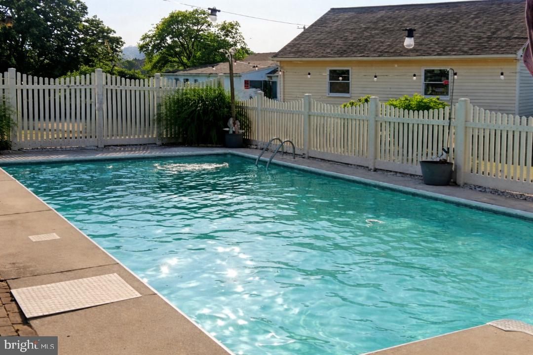 7666 LINCOLN HIGHWAY