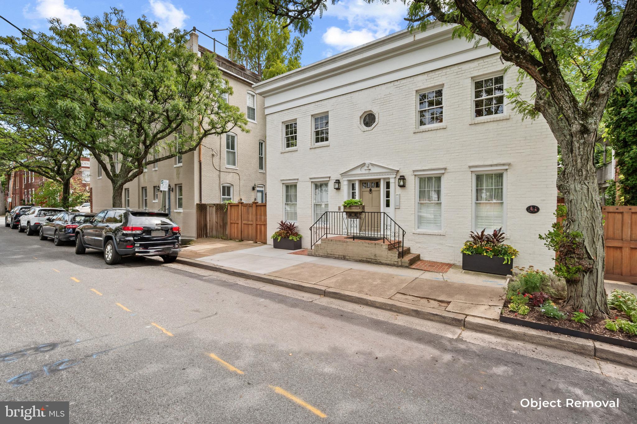 810 QUEEN STREET