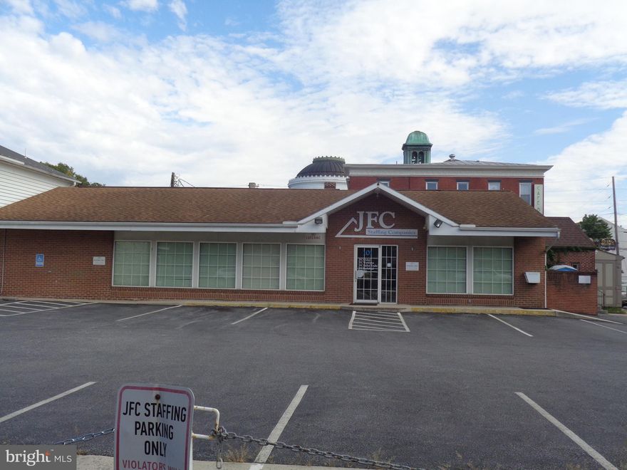 DOWNTOWN Carlisle is where you'll find this 2200+ square foot office building. One block from the square. Single-story on slab foundation. Public water, sewer, natural gas. C-1 (Central Business District) zoning. 13 parking spaces in front. Check associated documents for more detailed information.