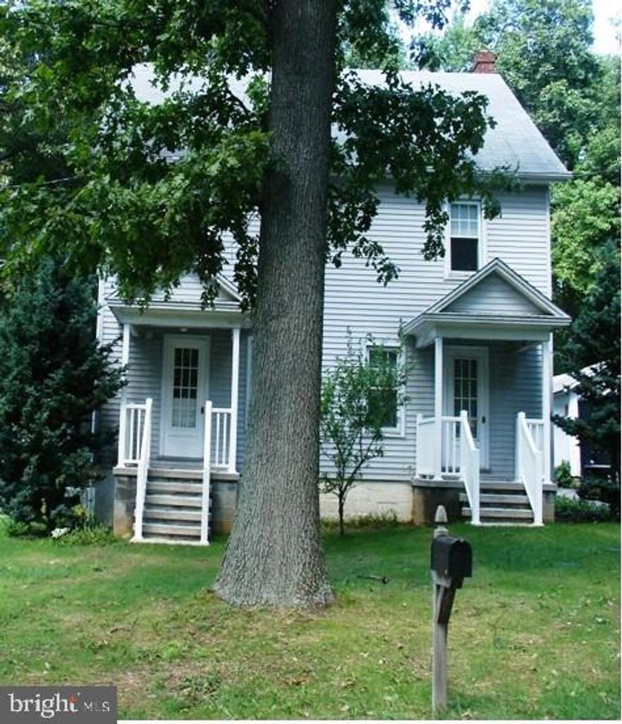 Three bedroom, two and a half bathroom house.
Note: Applicant must fill out an application and be approved by Southern Management Rentals, LLC PRIOR to viewing the property. The online application can be found on our website. You can apply for this property under the property description.