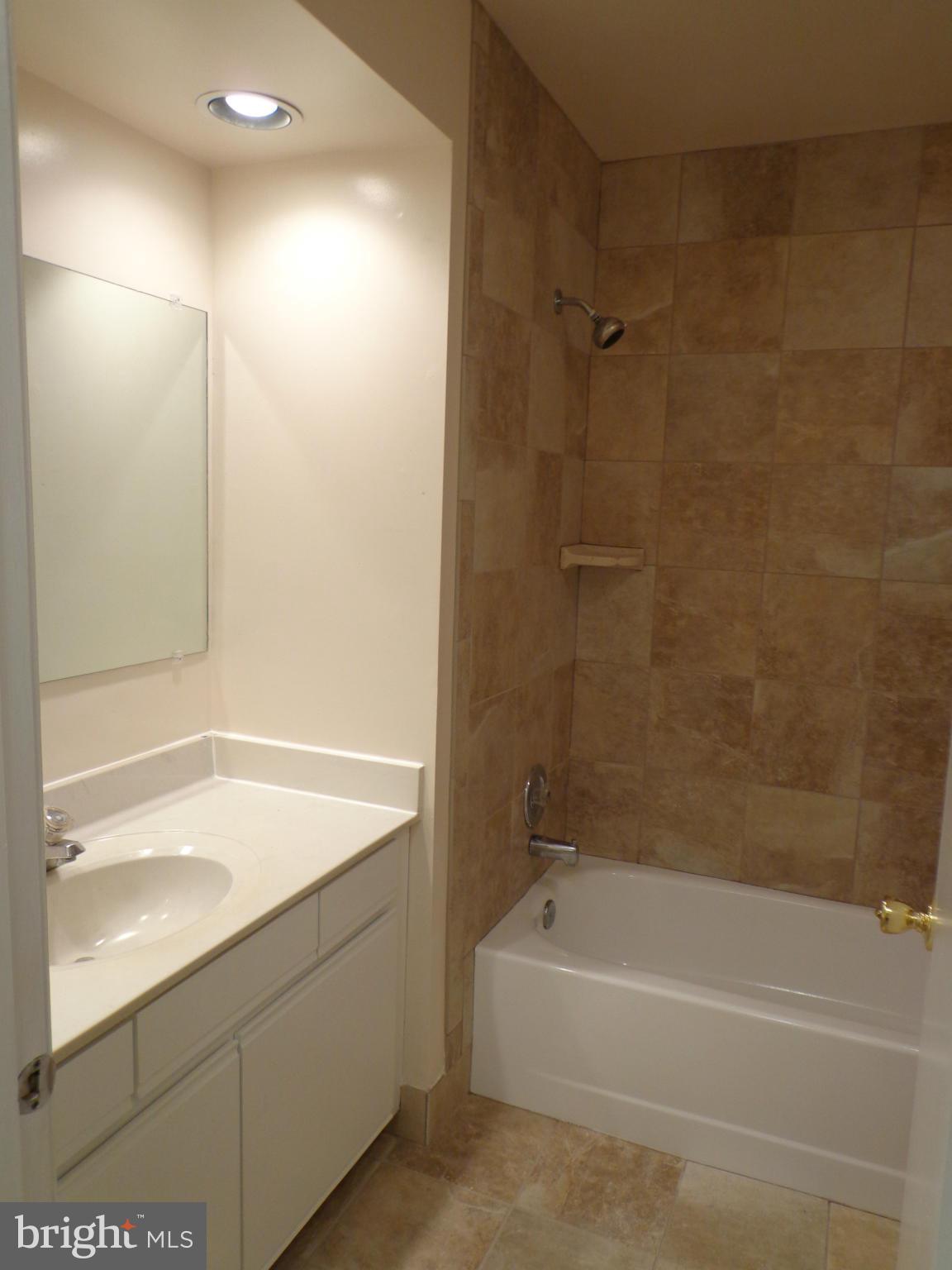 GRAYS POINTE - Residential Lease