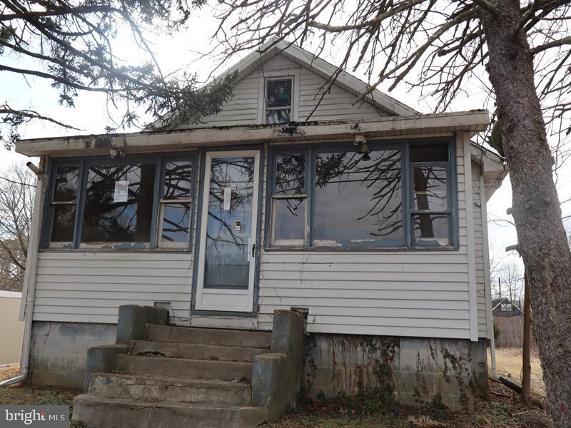 352 ROOSEVELT AVENUE