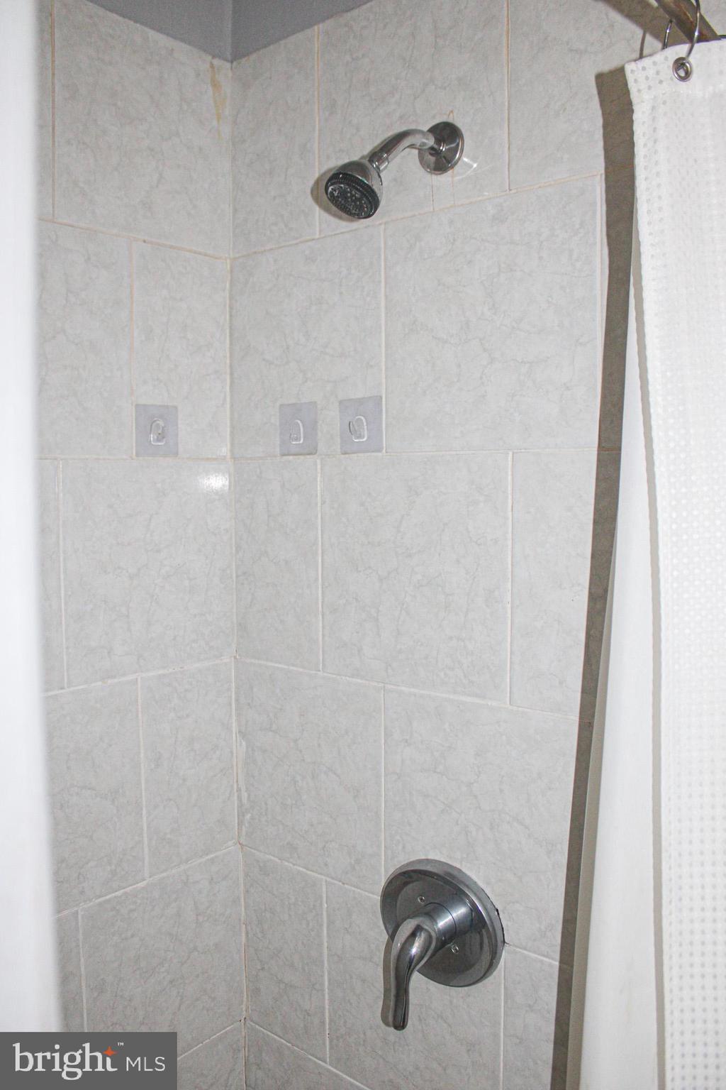 PHILADELPHIA (NORTH) - Residential Lease