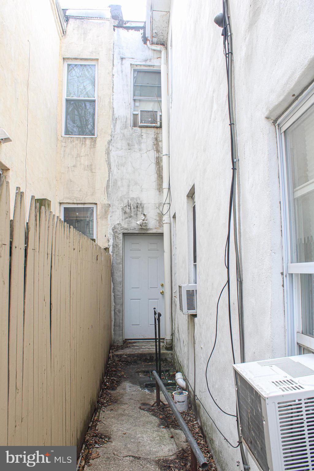 PHILADELPHIA (NORTH) - Residential Lease