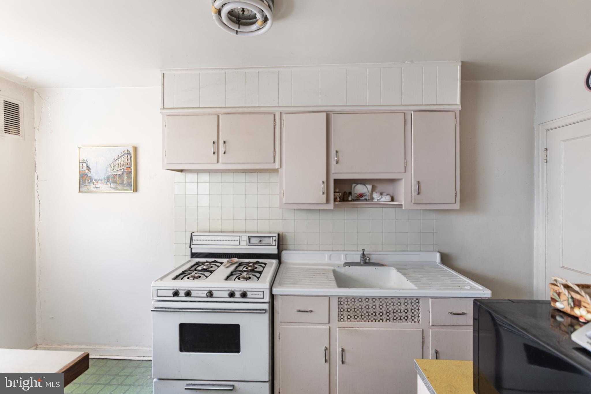 OXFORD CIRCLE - Residential