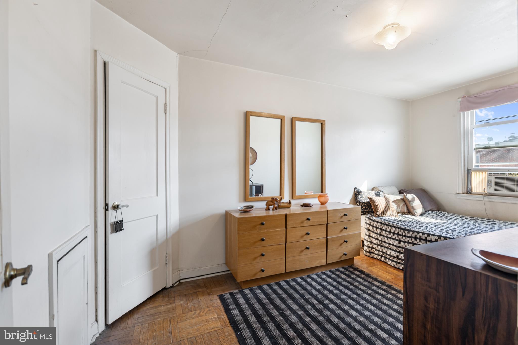 OXFORD CIRCLE - Residential