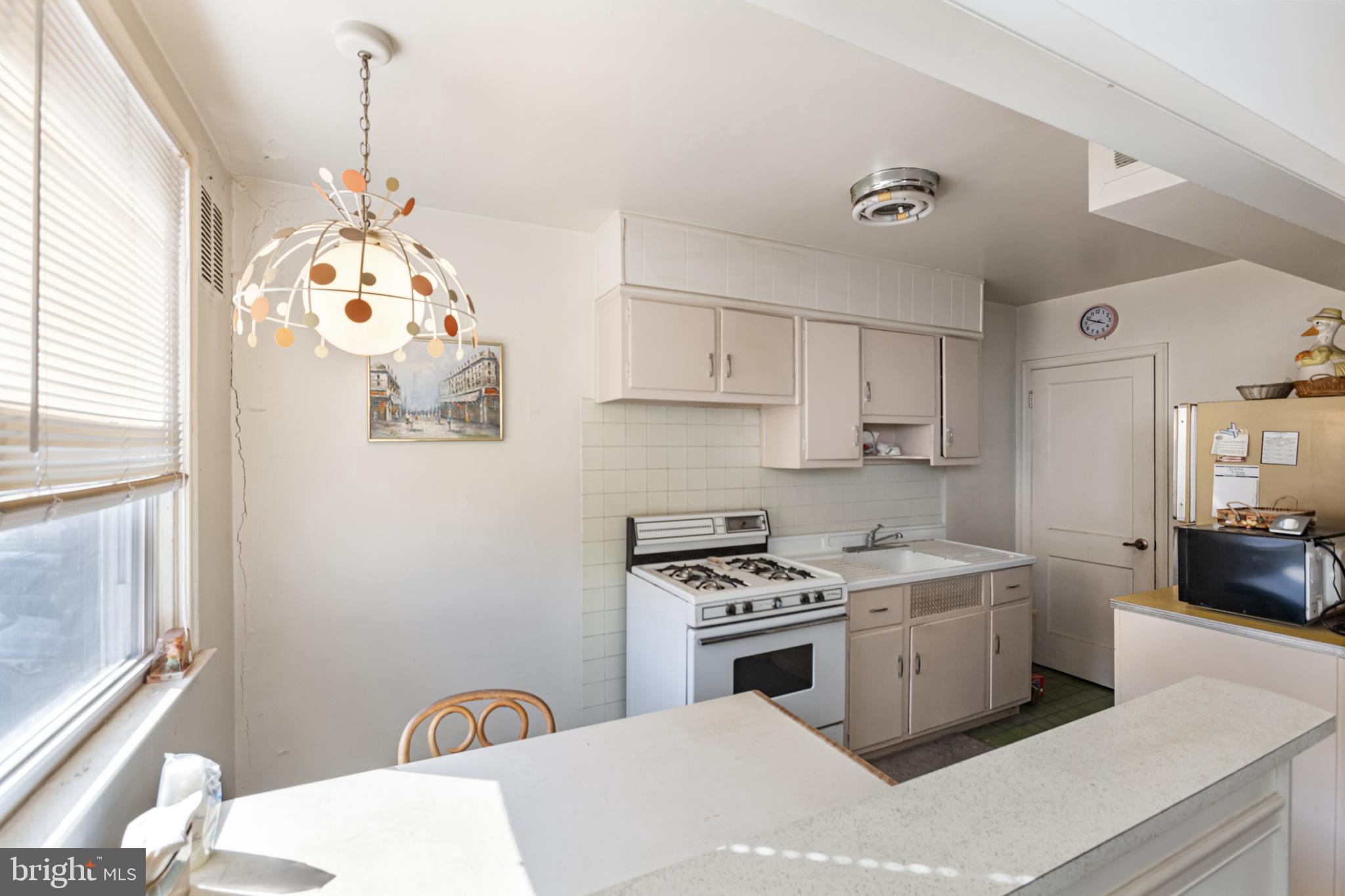 OXFORD CIRCLE - Residential