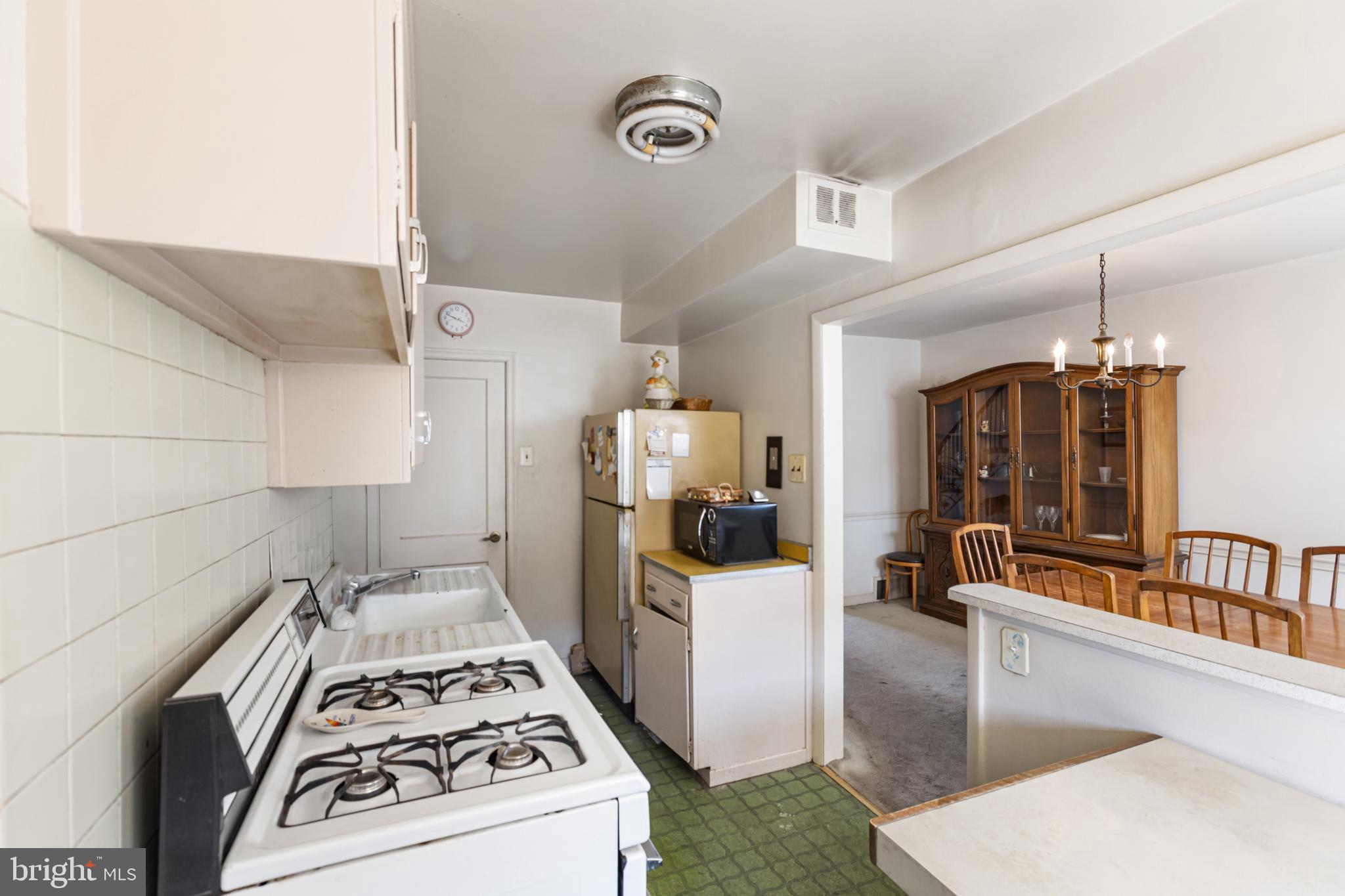 OXFORD CIRCLE - Residential