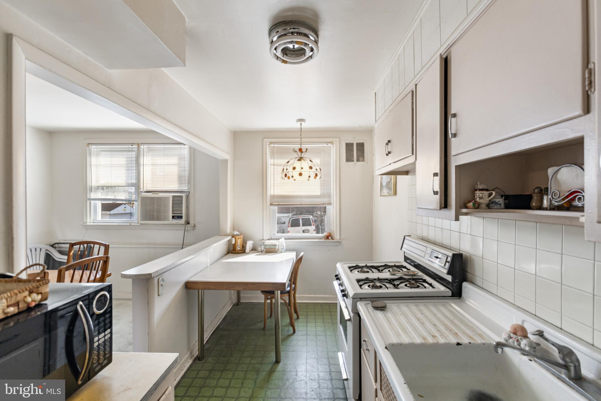 OXFORD CIRCLE - Residential