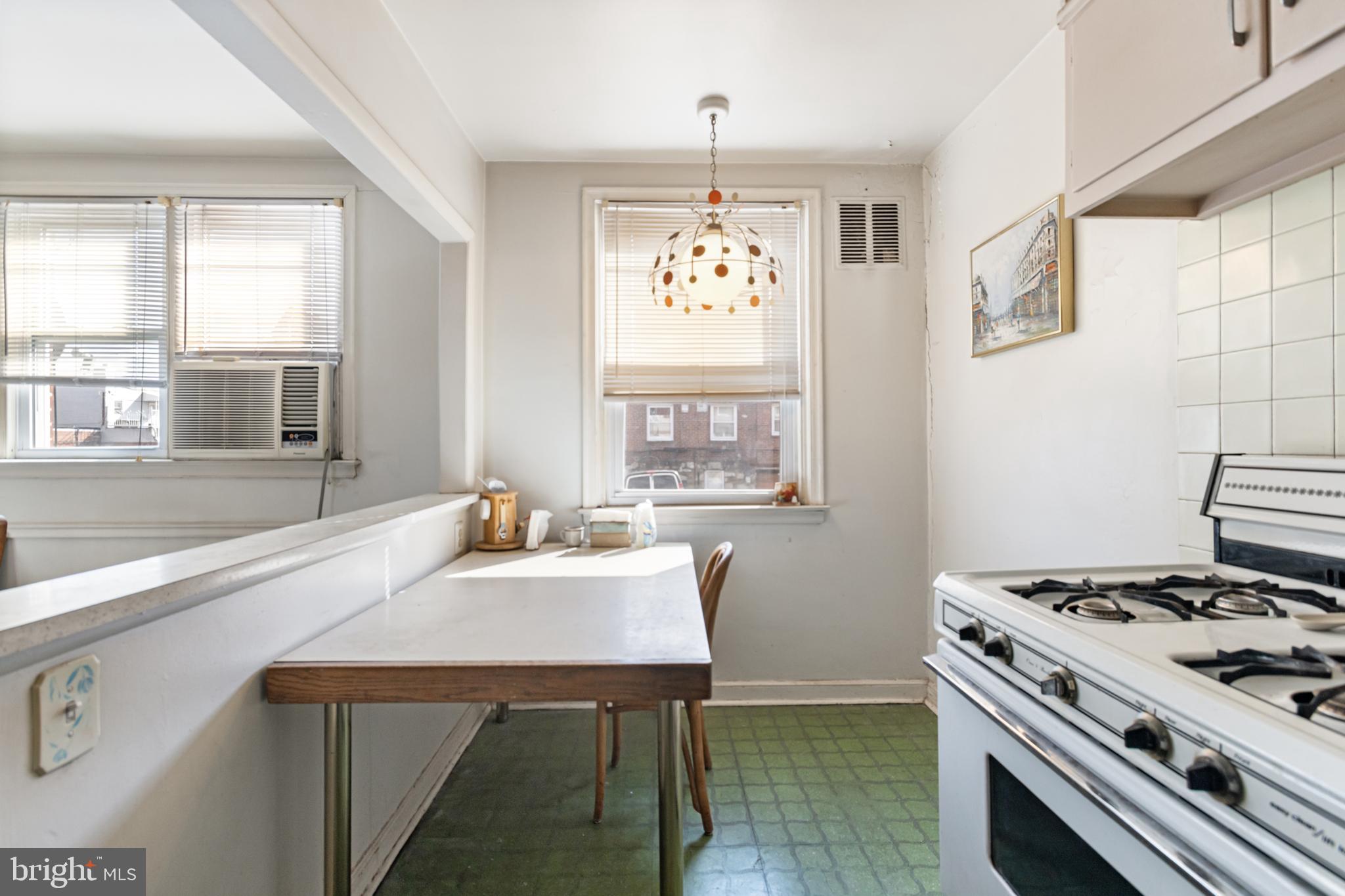 OXFORD CIRCLE - Residential